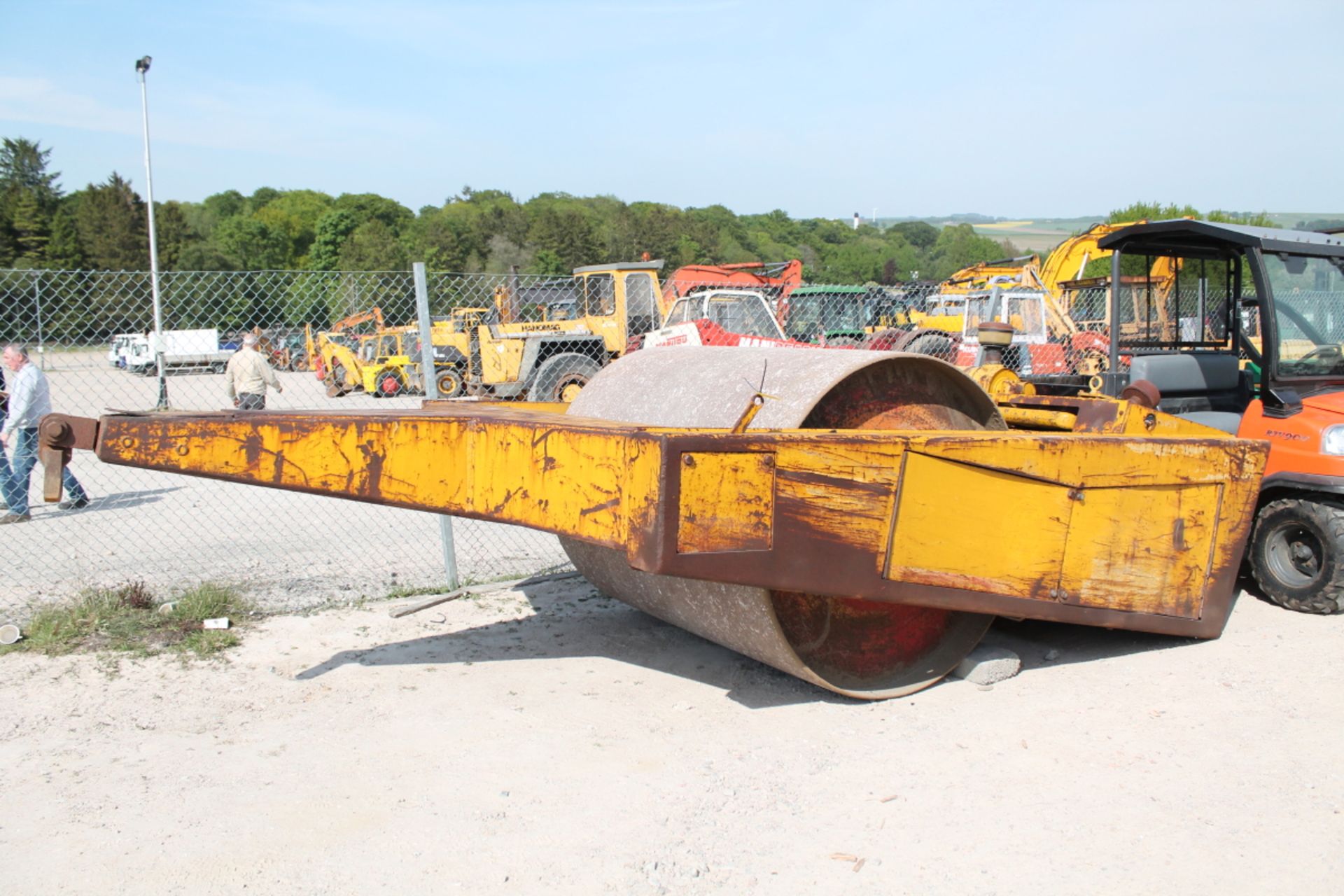 H&B ROAD ROLLER