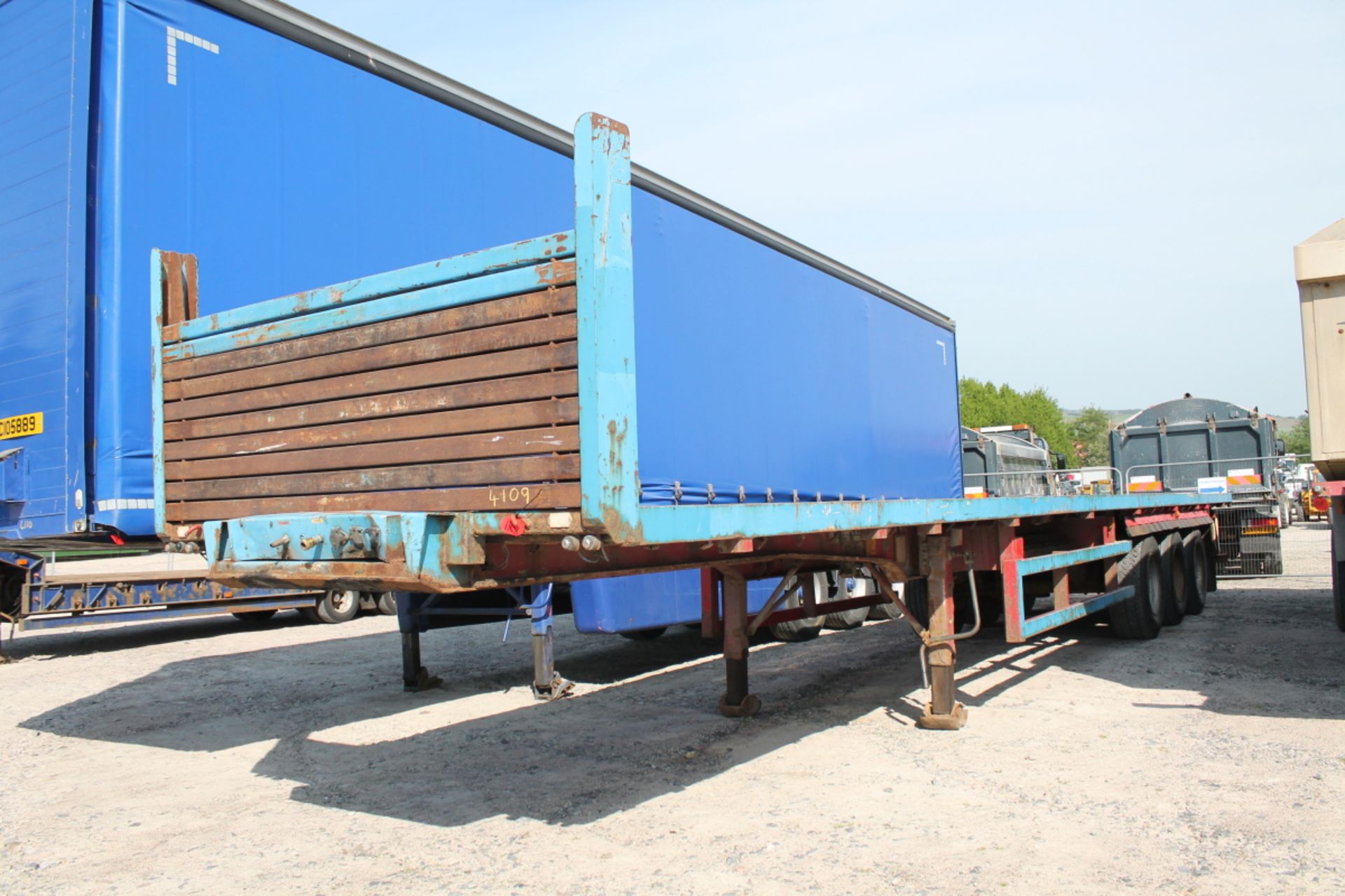 FRUEHAUF TIMBER SPEC FLAT TRAILER