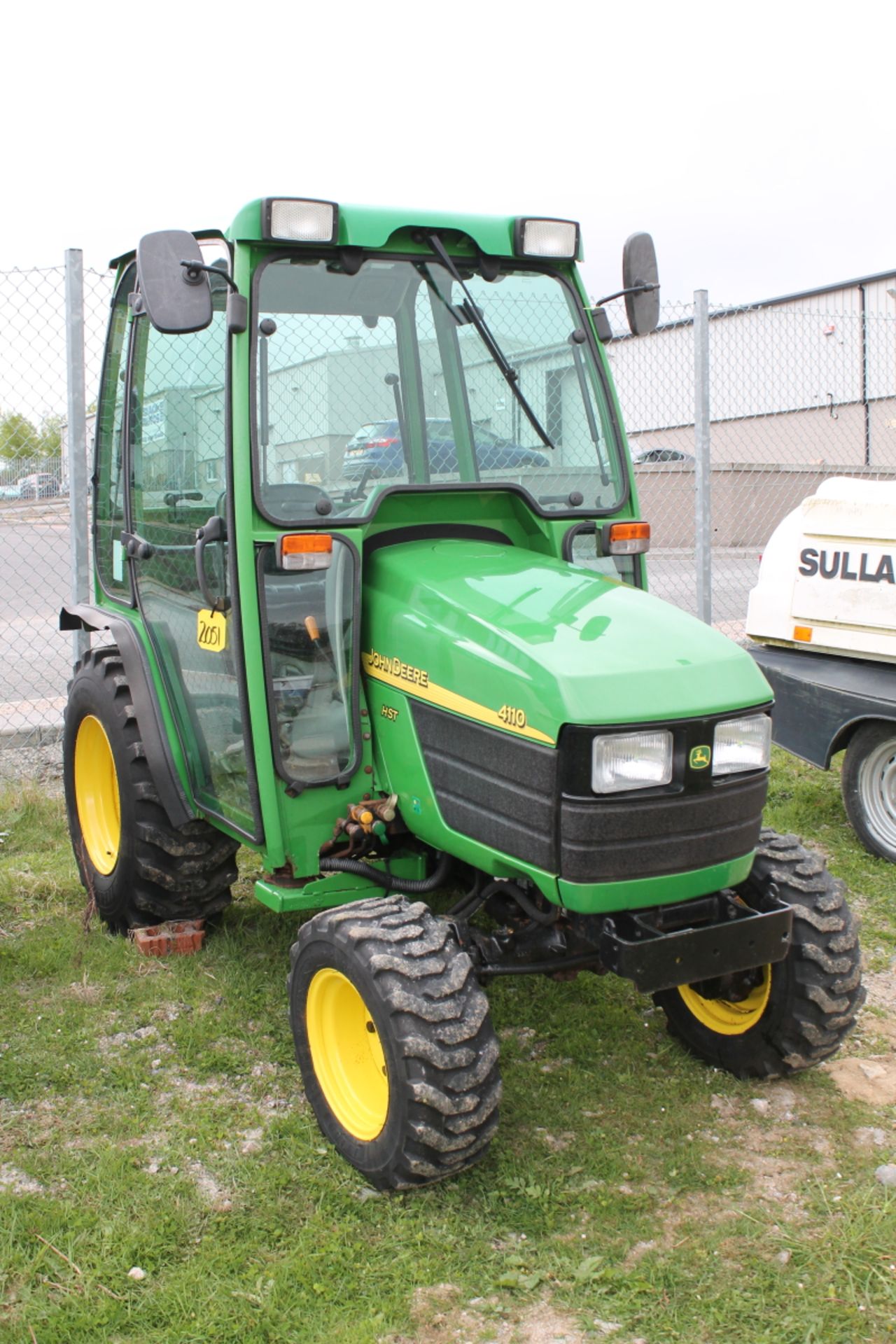 JOHN DEERE 4110 TRACTOR SV52 LXU KEY IN P/CABIN