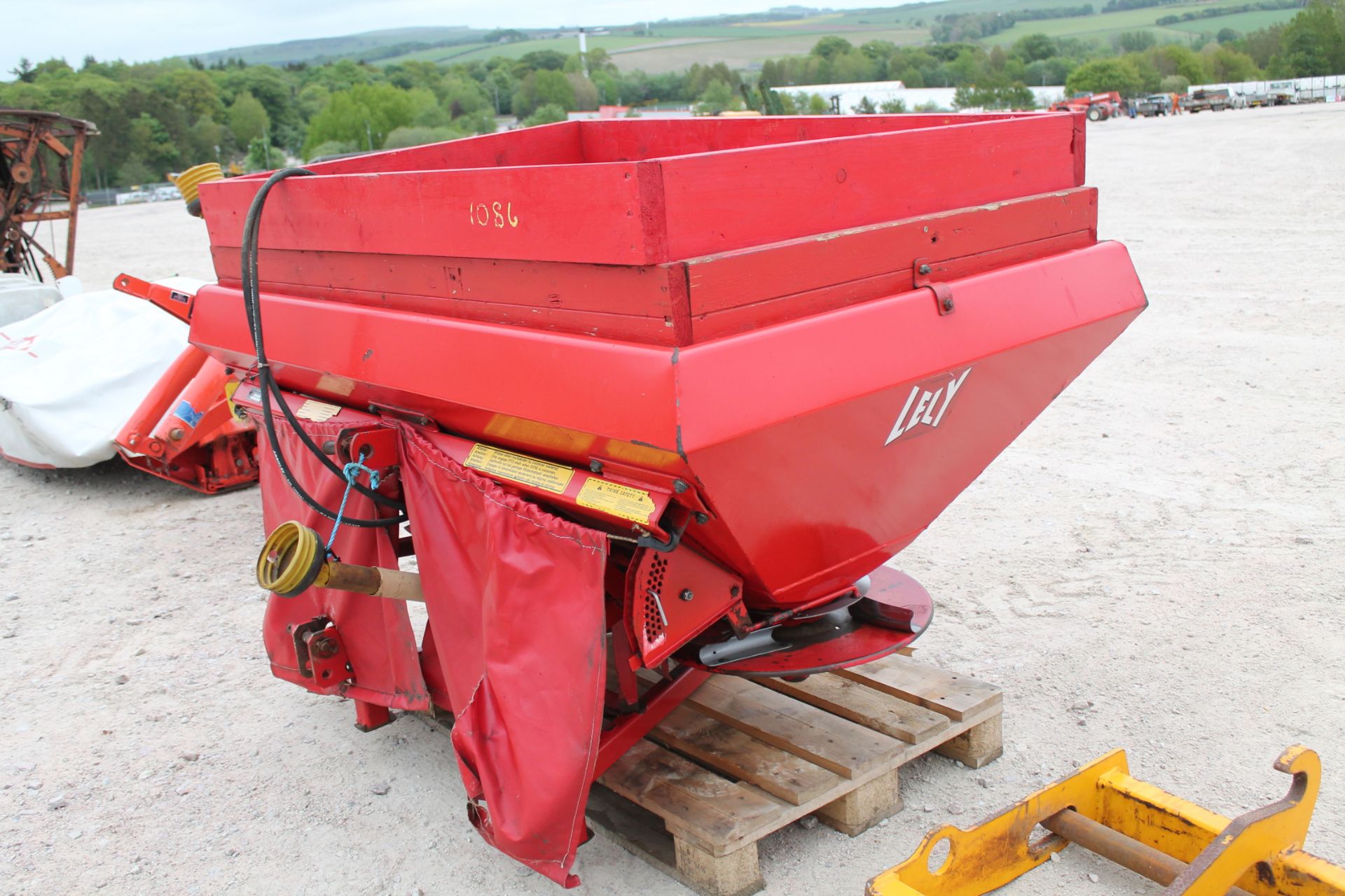 LELY FERT SPREADER WITH PTO