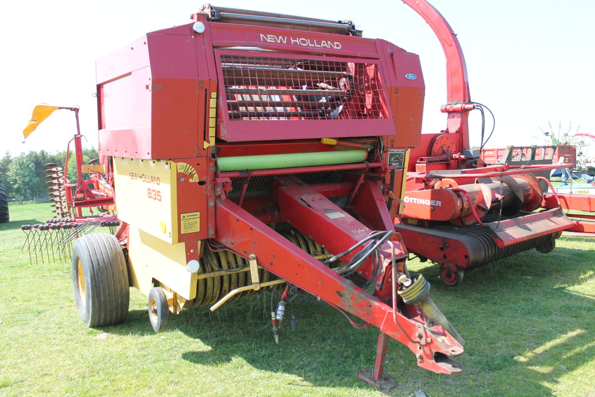 NEW HOLLAND ROUND BALER