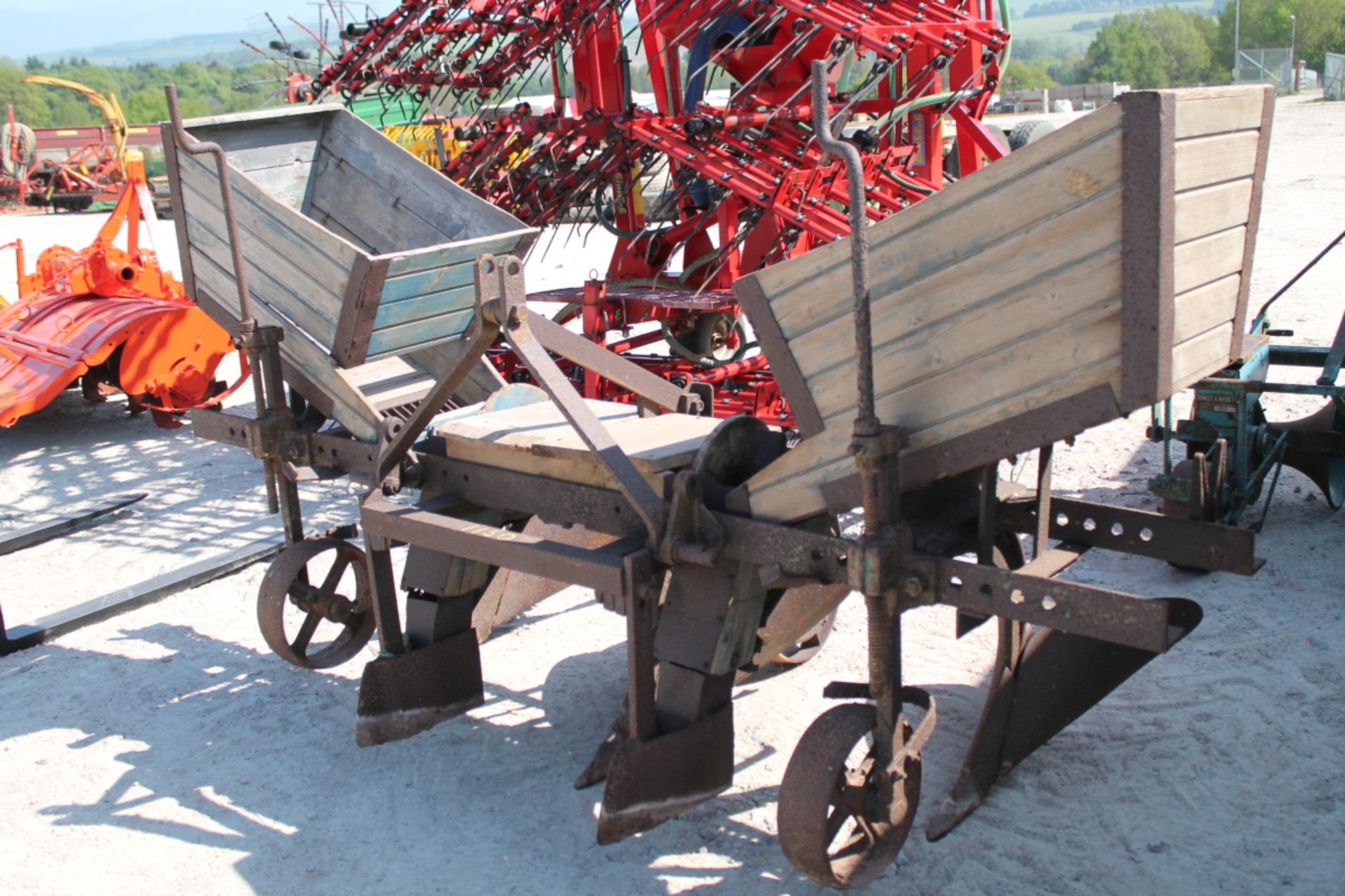 POTATO PLANTER