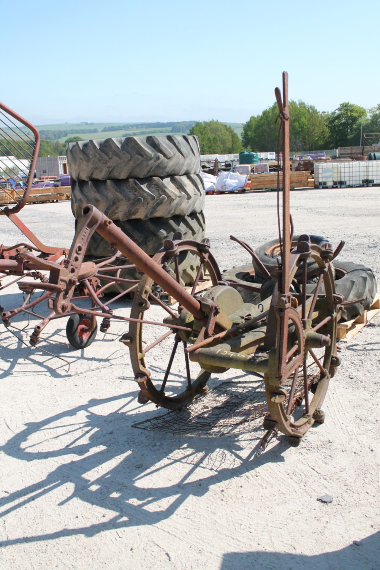 WALLACE POTATO DIGGER