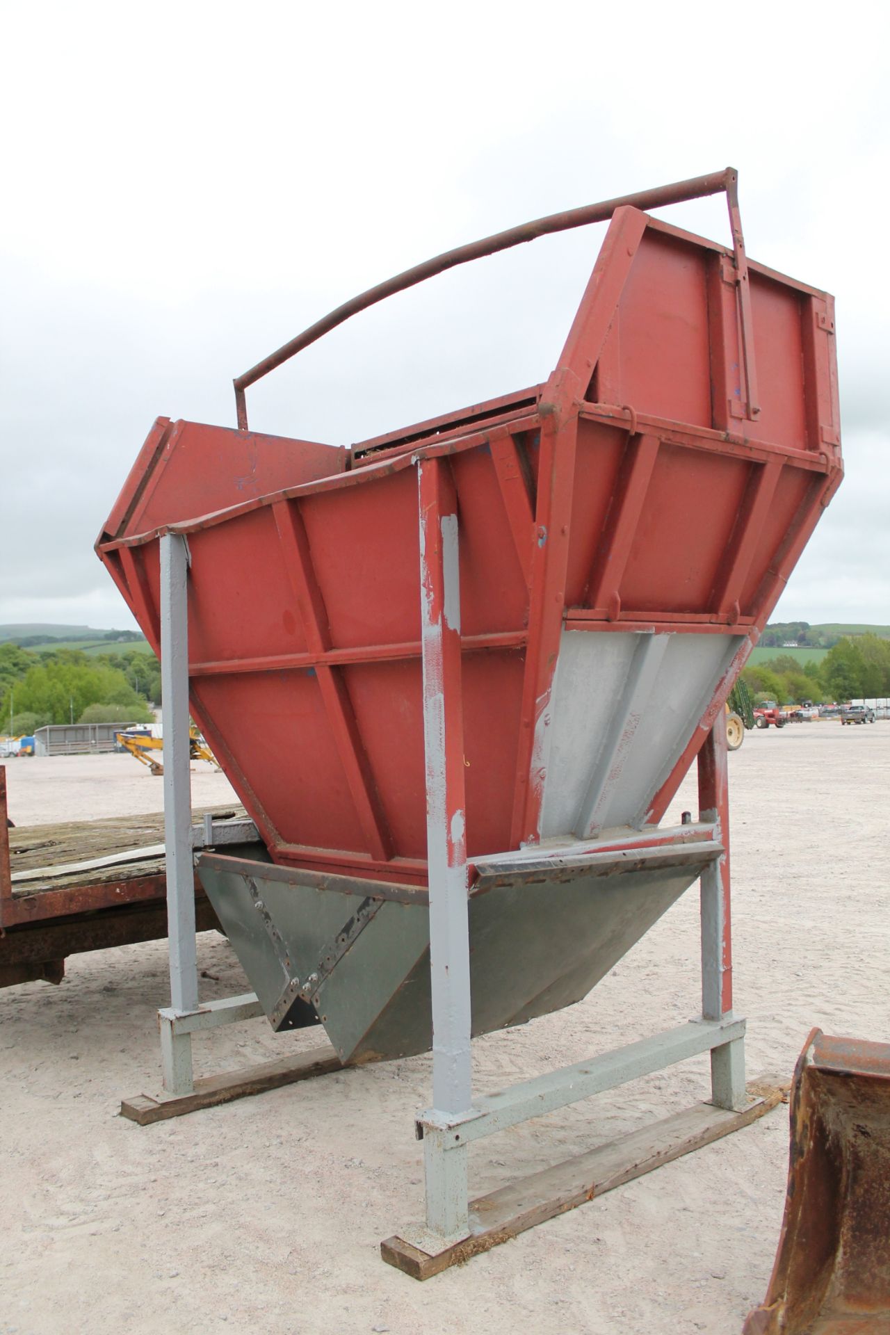 GRAIN HOPPER