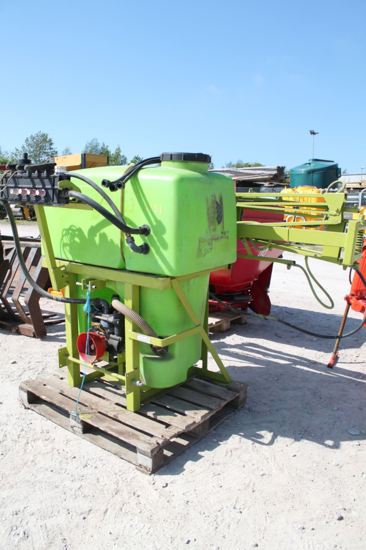 TECNOMA SPRAYER WITH PTO & MANUAL IN P/CABIN