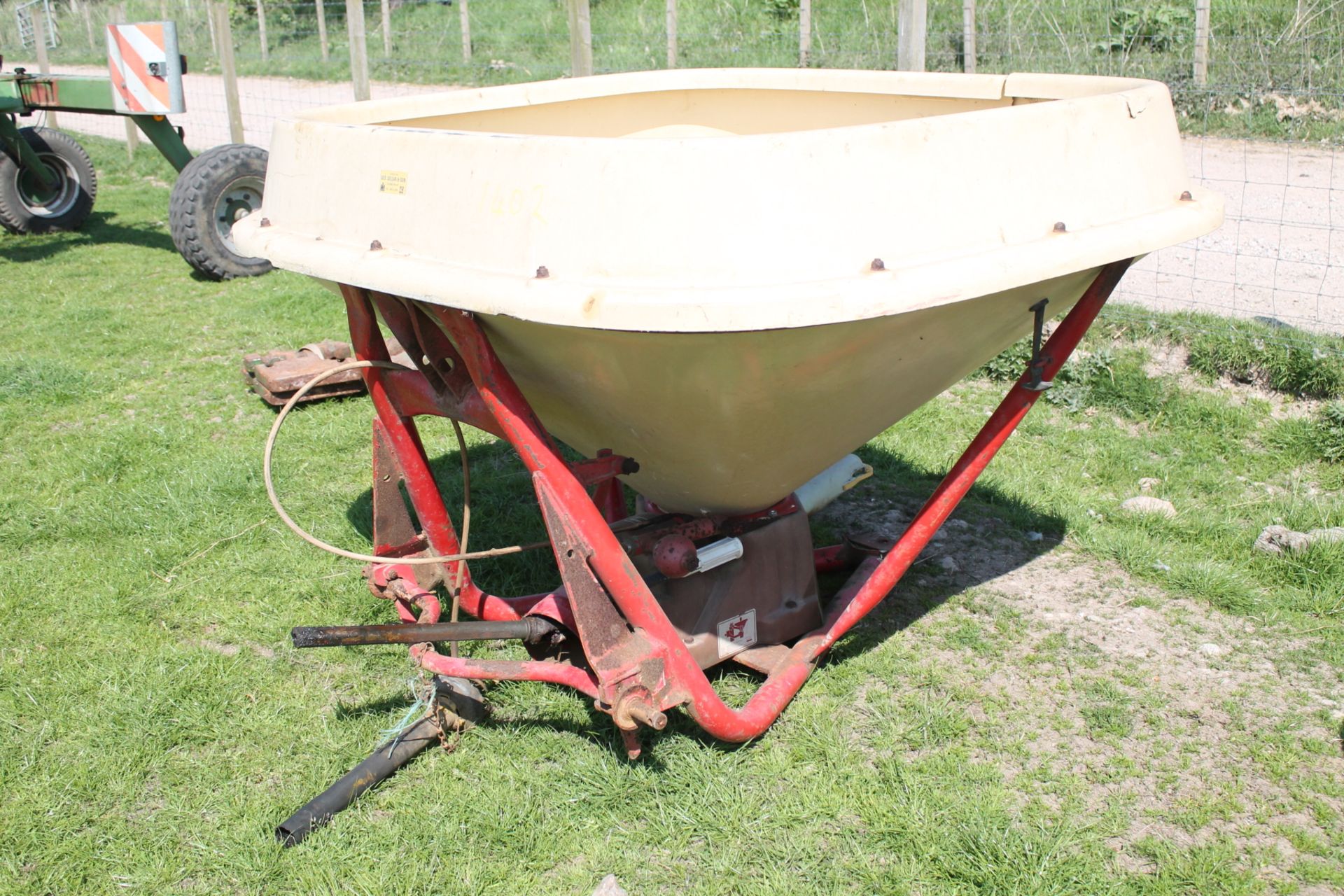 VICON FERT SPREADER MANUAL & SPARES IN P/CABIN