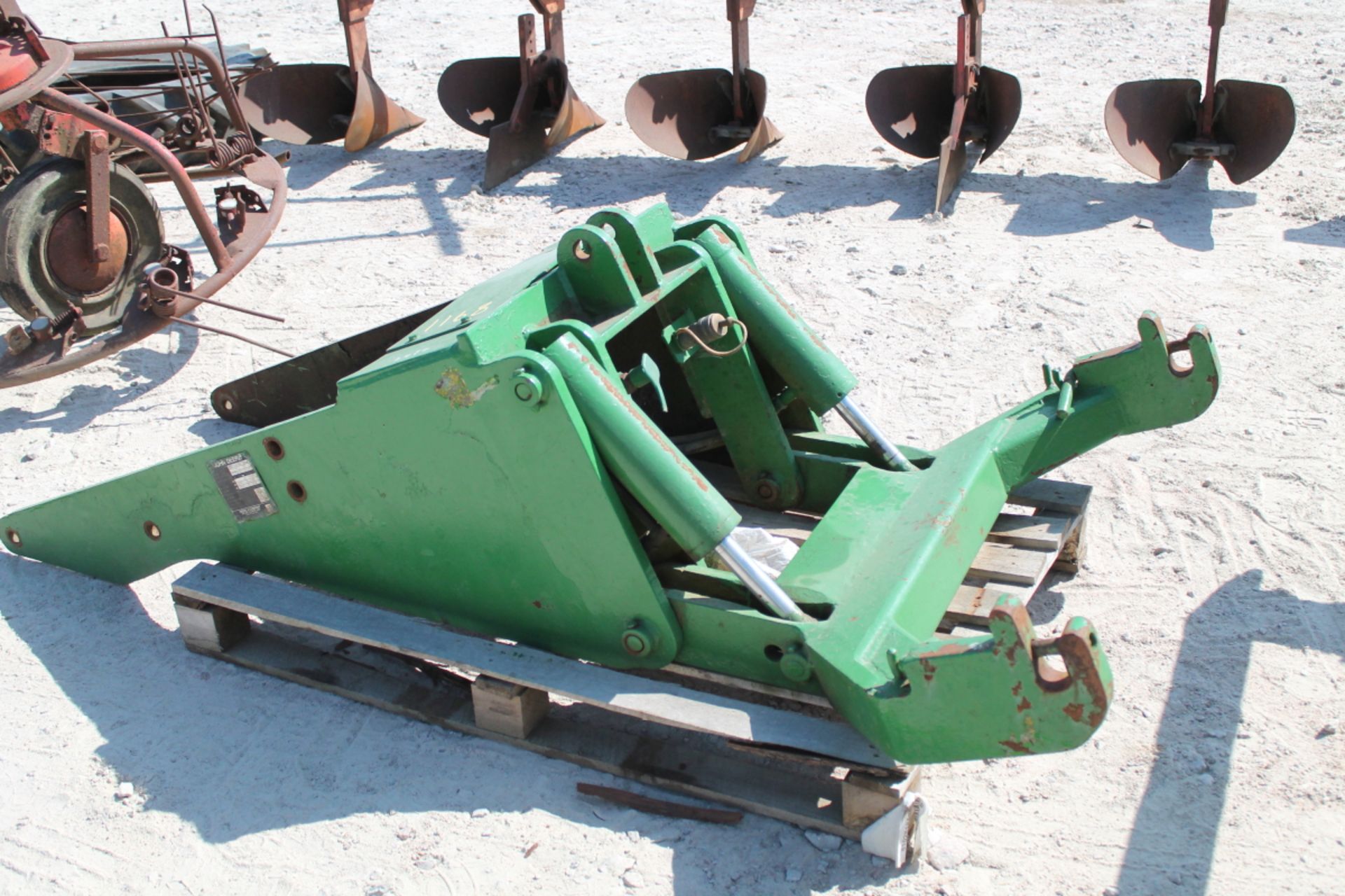 JOHN DEERE ATTACHMENT