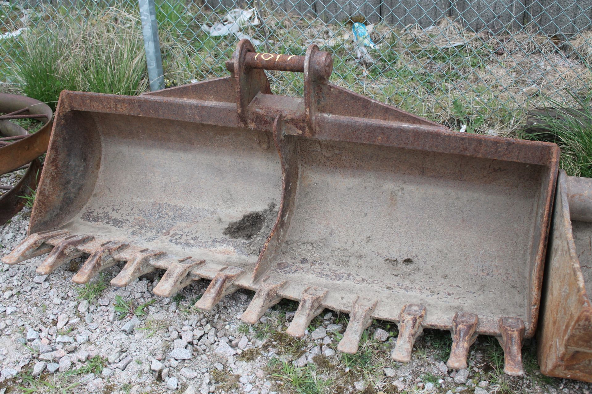 1.5 DITCHING BUCKET WITH TEETH 45 MM PINS