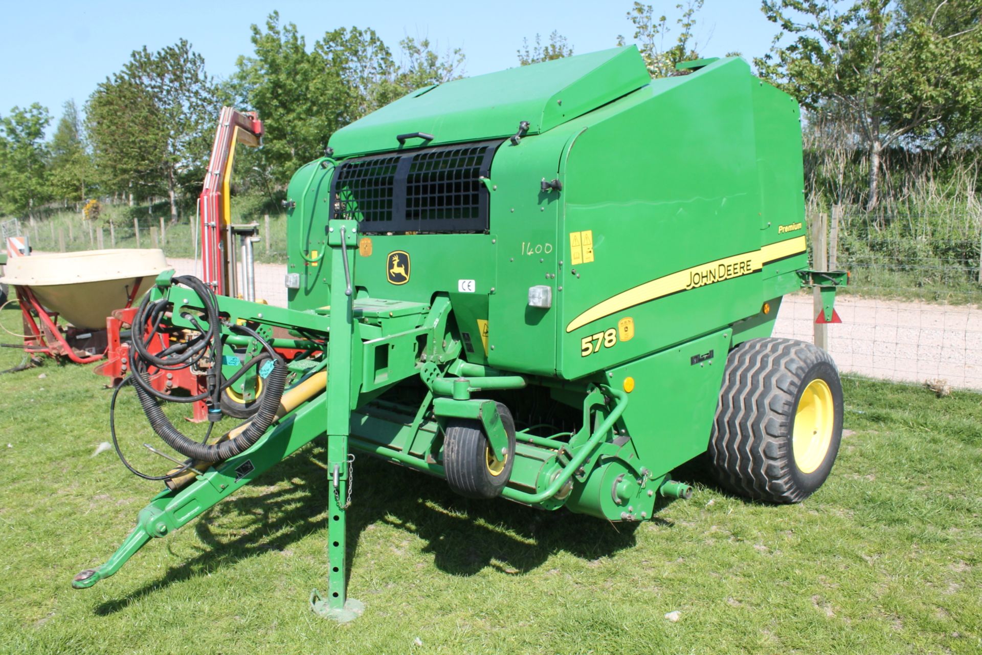 JOHN DEERE 578 BALER WITH PTO C/BOX & MANUAL IN P/CABIN