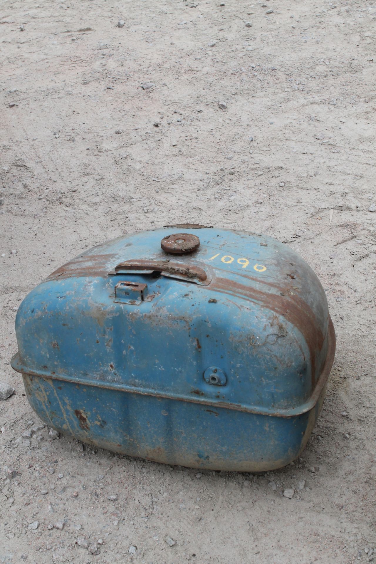 FORD TRACTOR DIESEL TANK