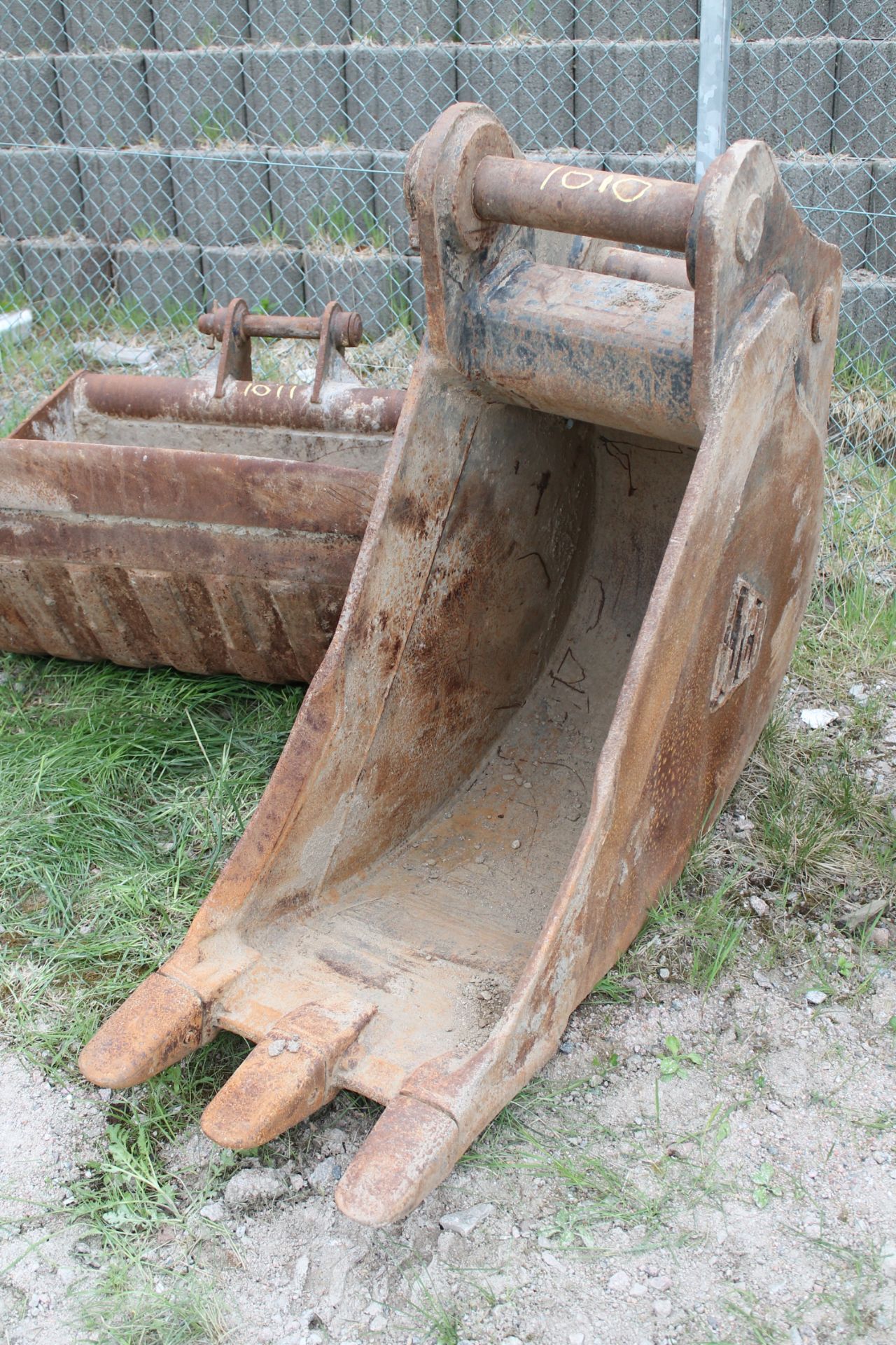 400 JCB BUCKET 45MM PINS