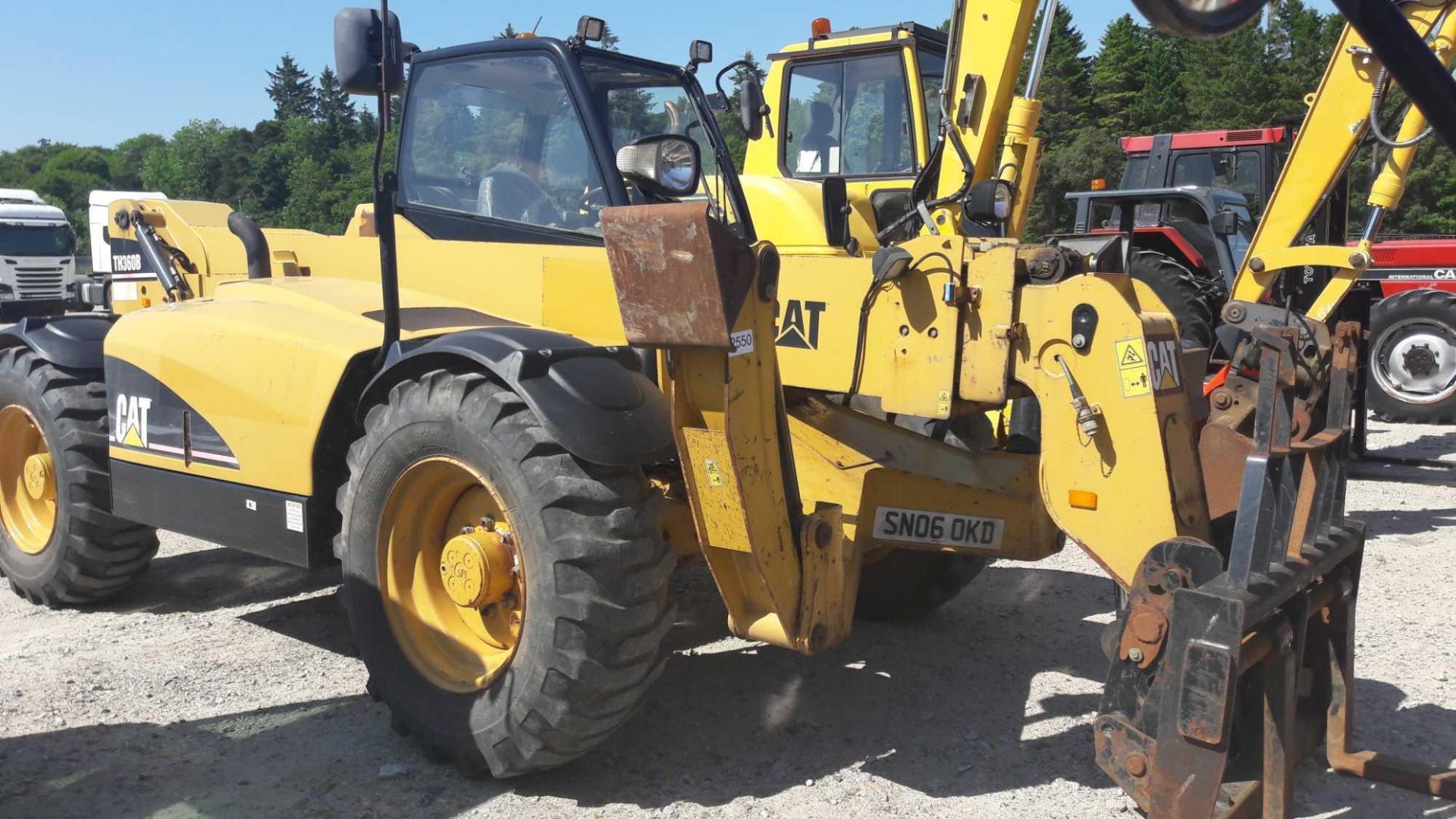 Caterpillar TH360B - 4400cc Tractor