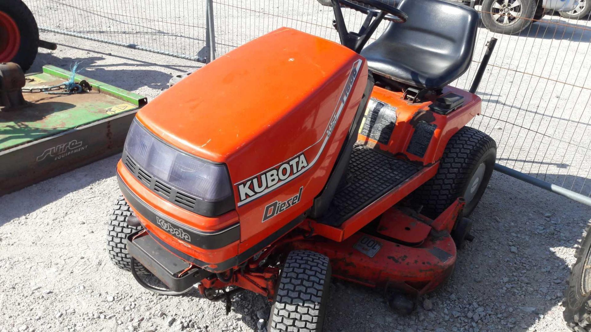 KUBOTA RIDE ON MOWER KEY IN P/CABIN - Image 2 of 2