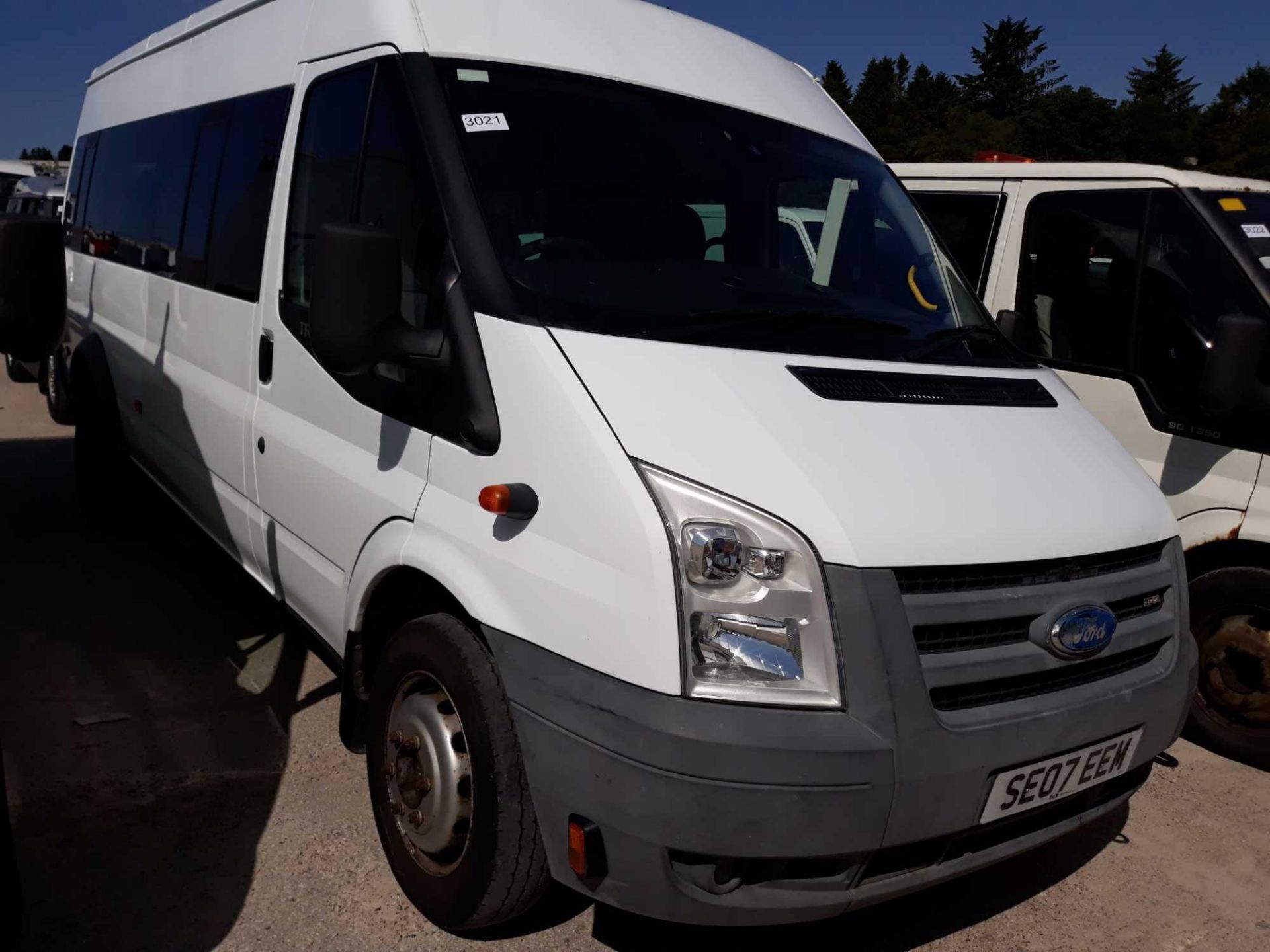 Ford Transit 100 17-seat Rwd - 2402cc 2 Door Minibus