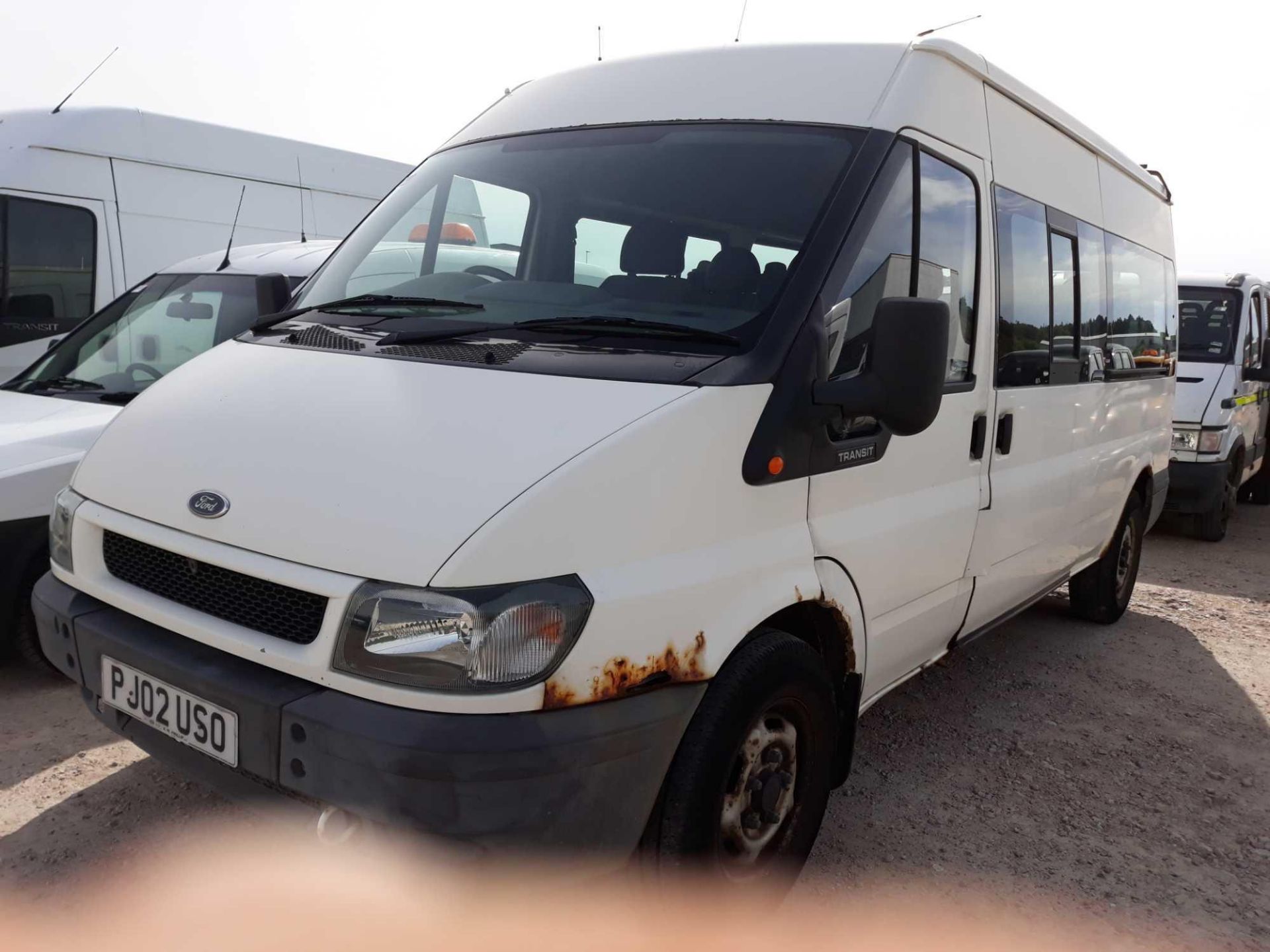 Ford Transit - 2402cc 2 Door Minibus - Image 2 of 3