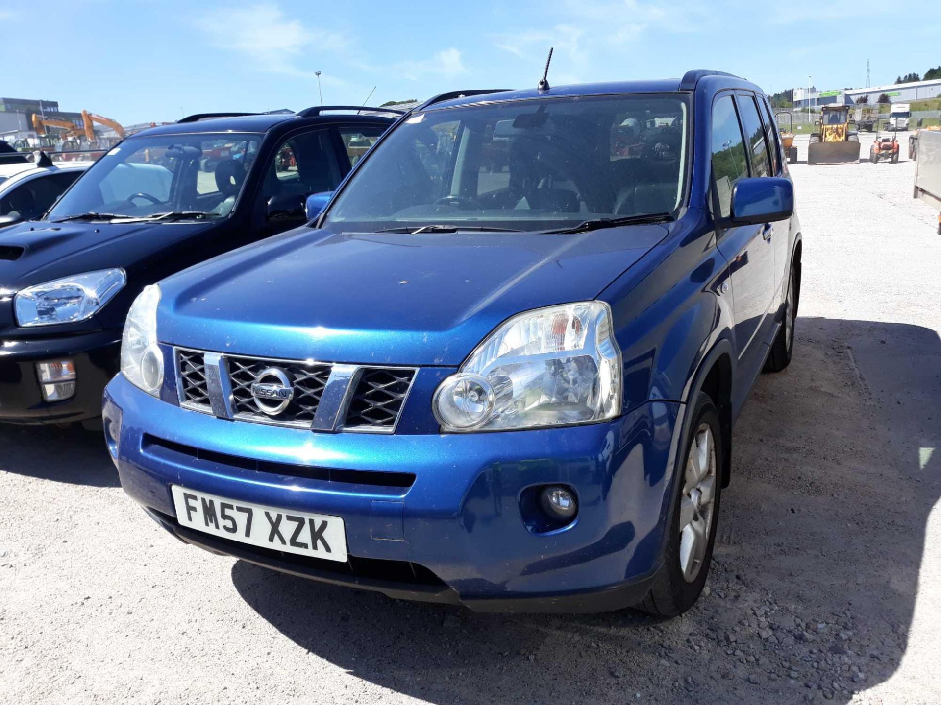 Nissan X-trail Aventura Dci - 1995cc Estate - Image 2 of 3