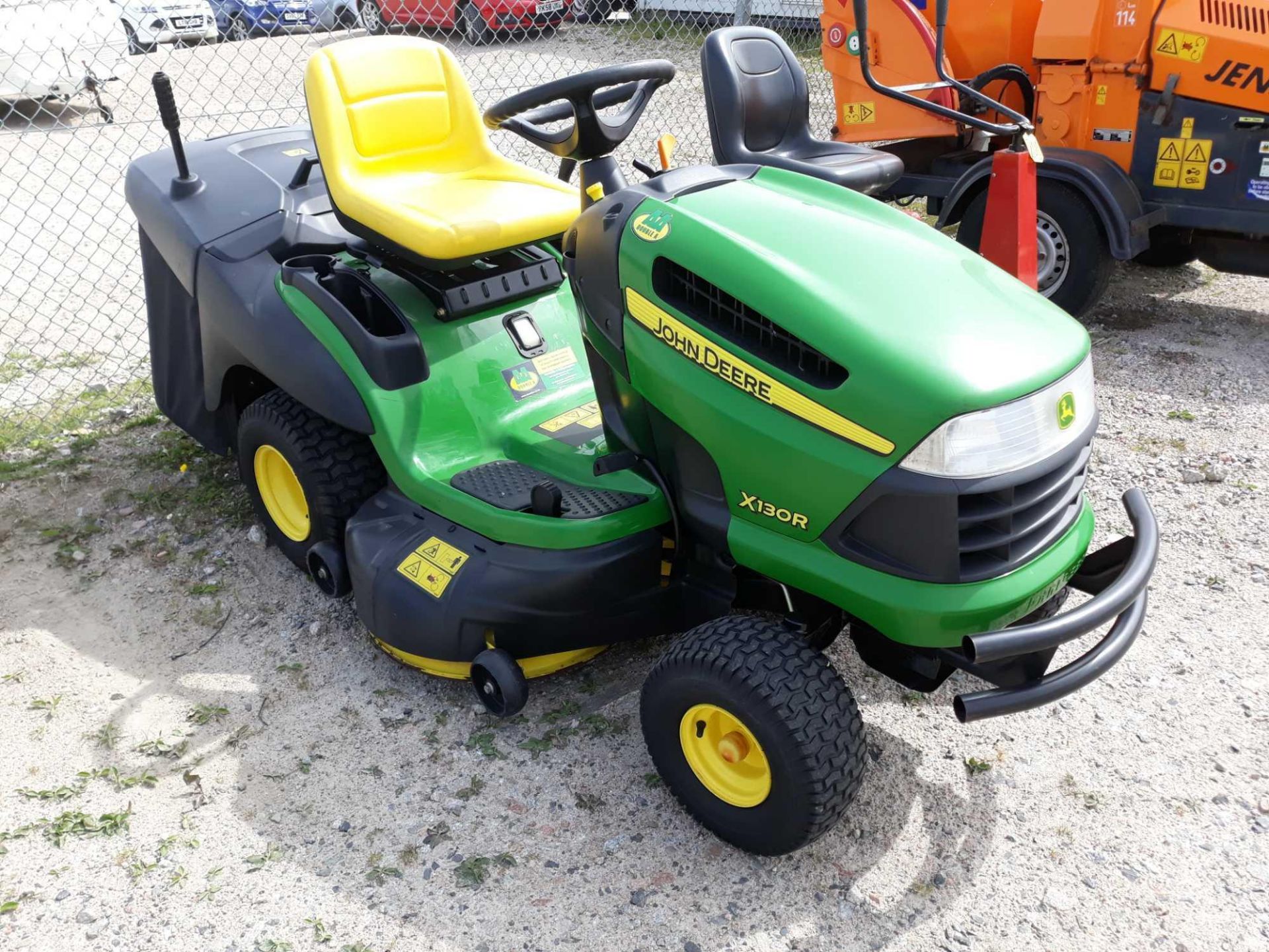 JOHN DEERE X130R LAWN TRACTOR KEY IN P/CABIN