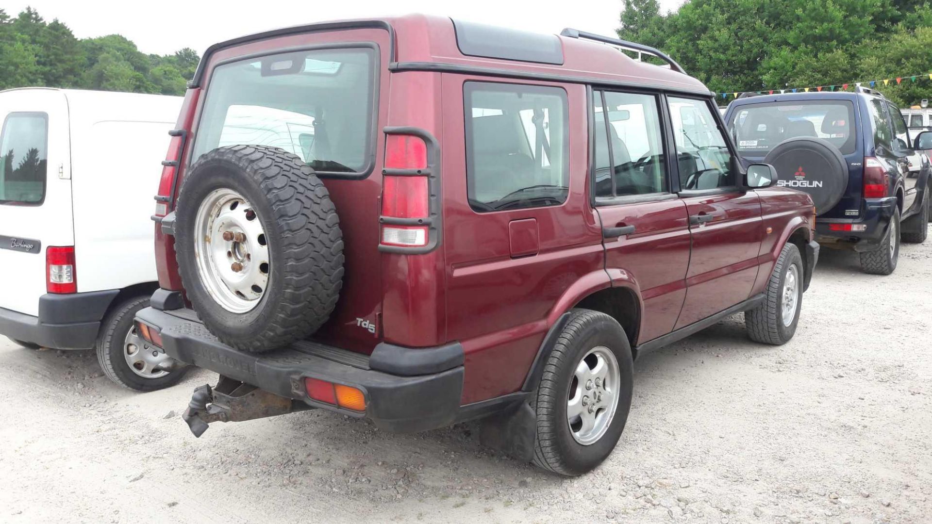 Land Rover Discovery - 2495cc Estate - Image 2 of 4