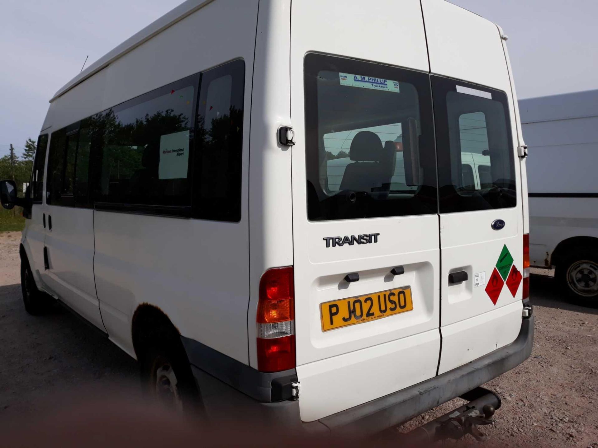 Ford Transit - 2402cc 2 Door Minibus - Image 3 of 3