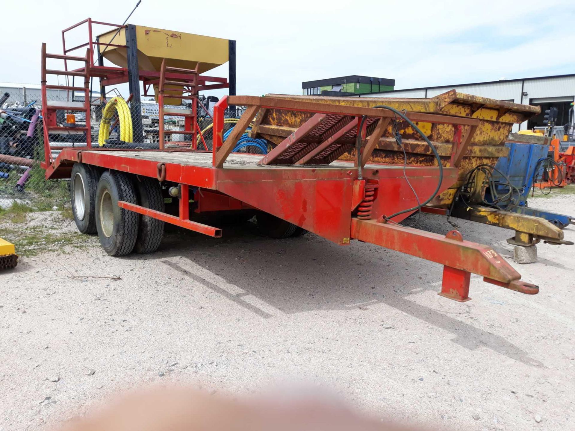 TANDEM AXLE LOW LOADER