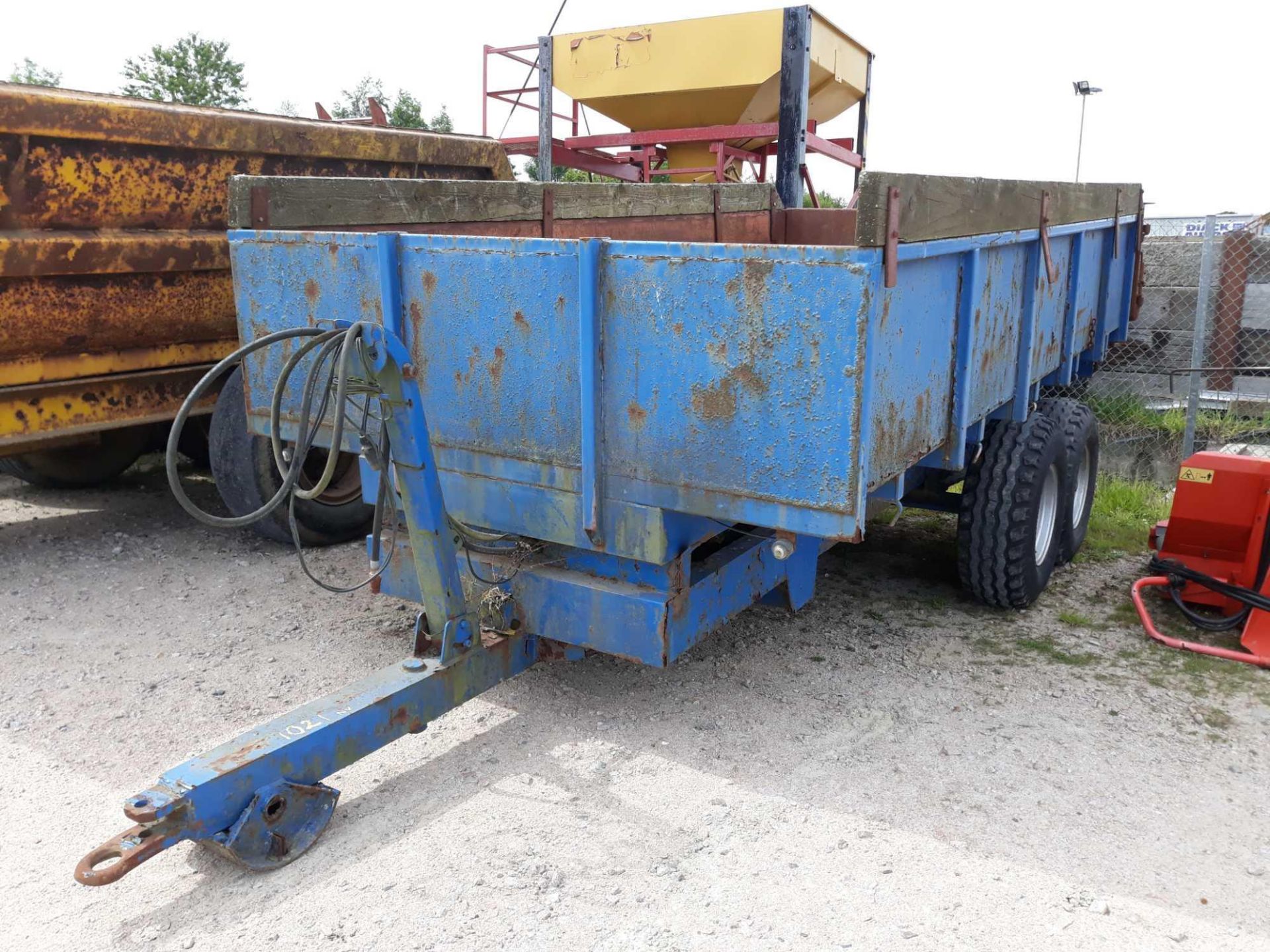 TANDEM AXLE TIPPING TRAILER C/W RAMPS & SPARE WHEEL (BLUE)