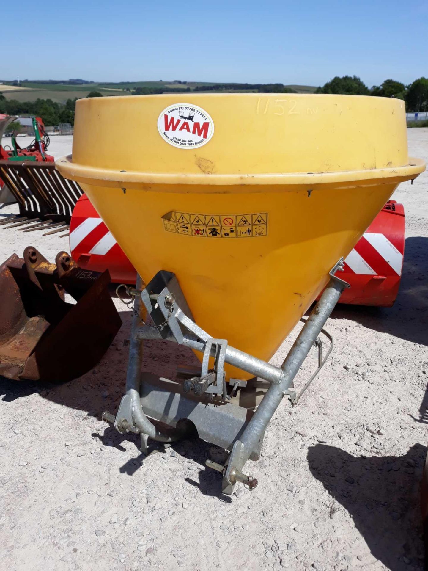 JARMET 500 LTR FERT SPREADER