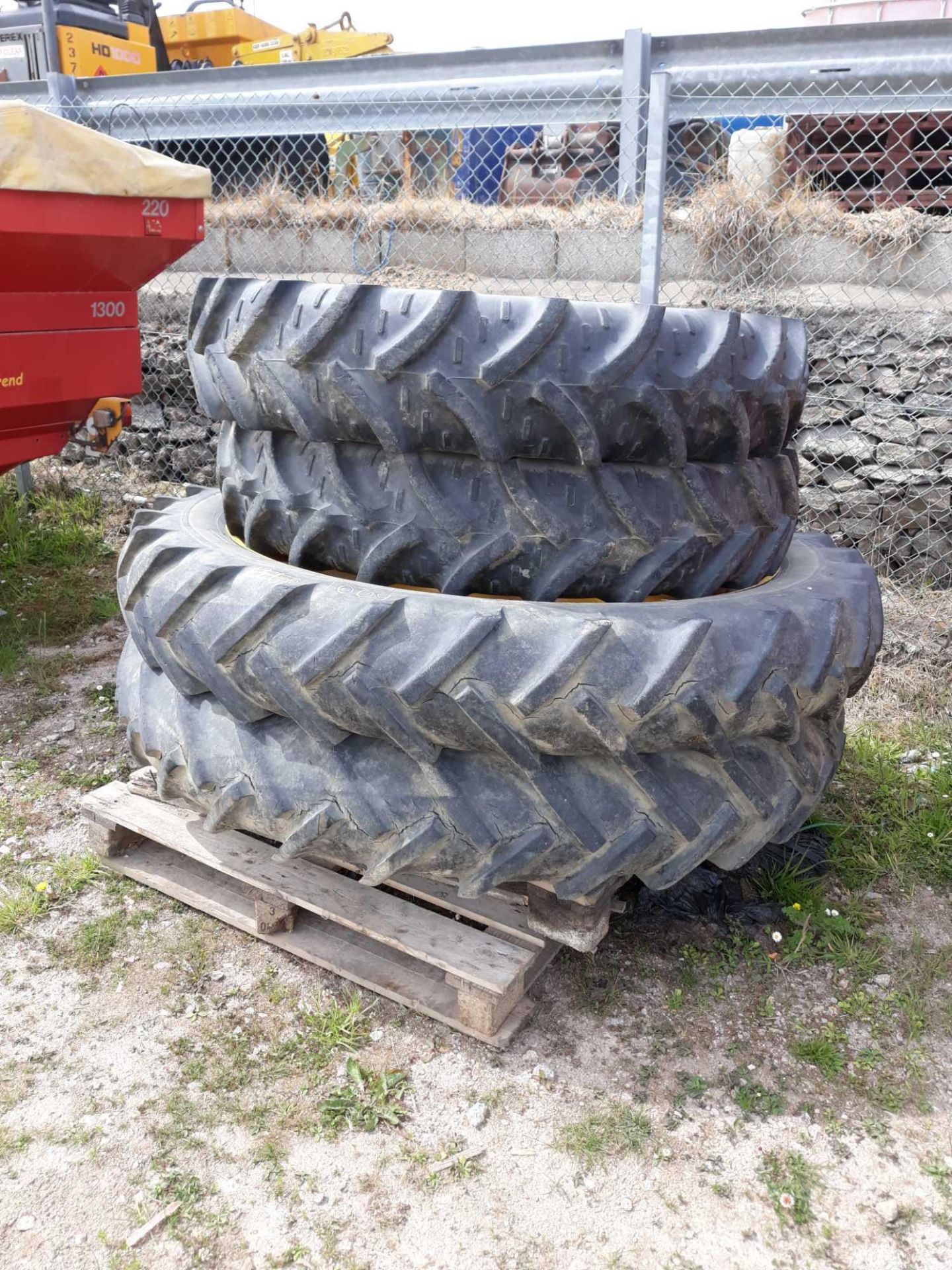 SET ROW CROP WHEELS & TYRES