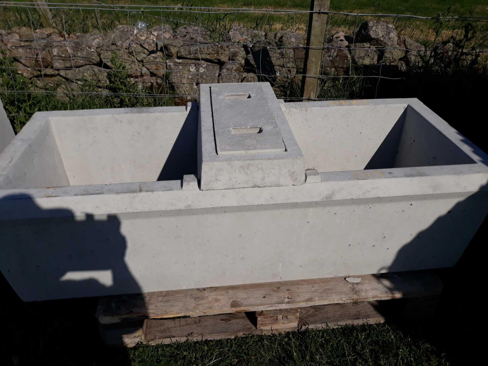 CEMENT WATER TROUGH - Image 2 of 2