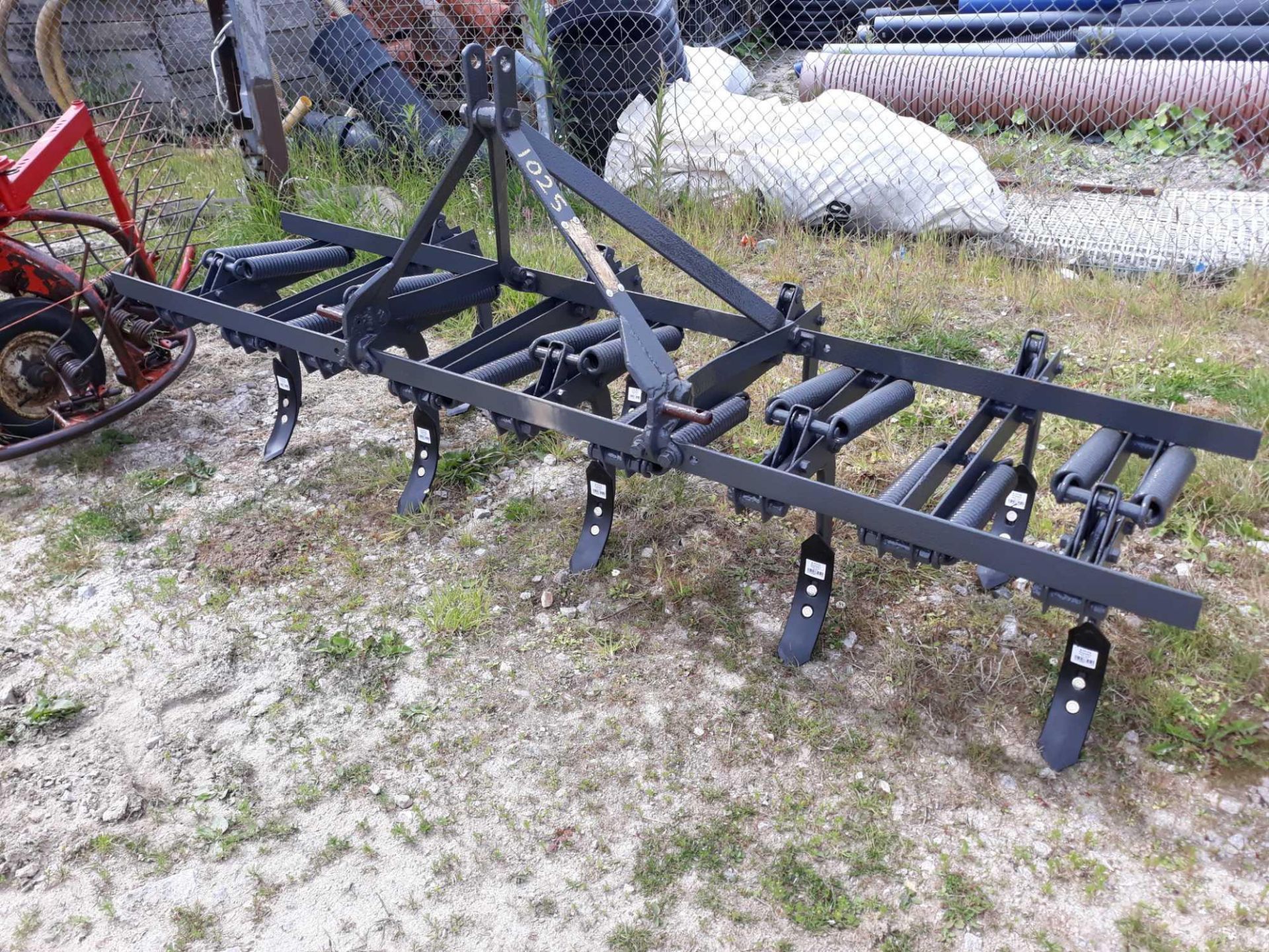 MF 9 TINE CULTIVATOR