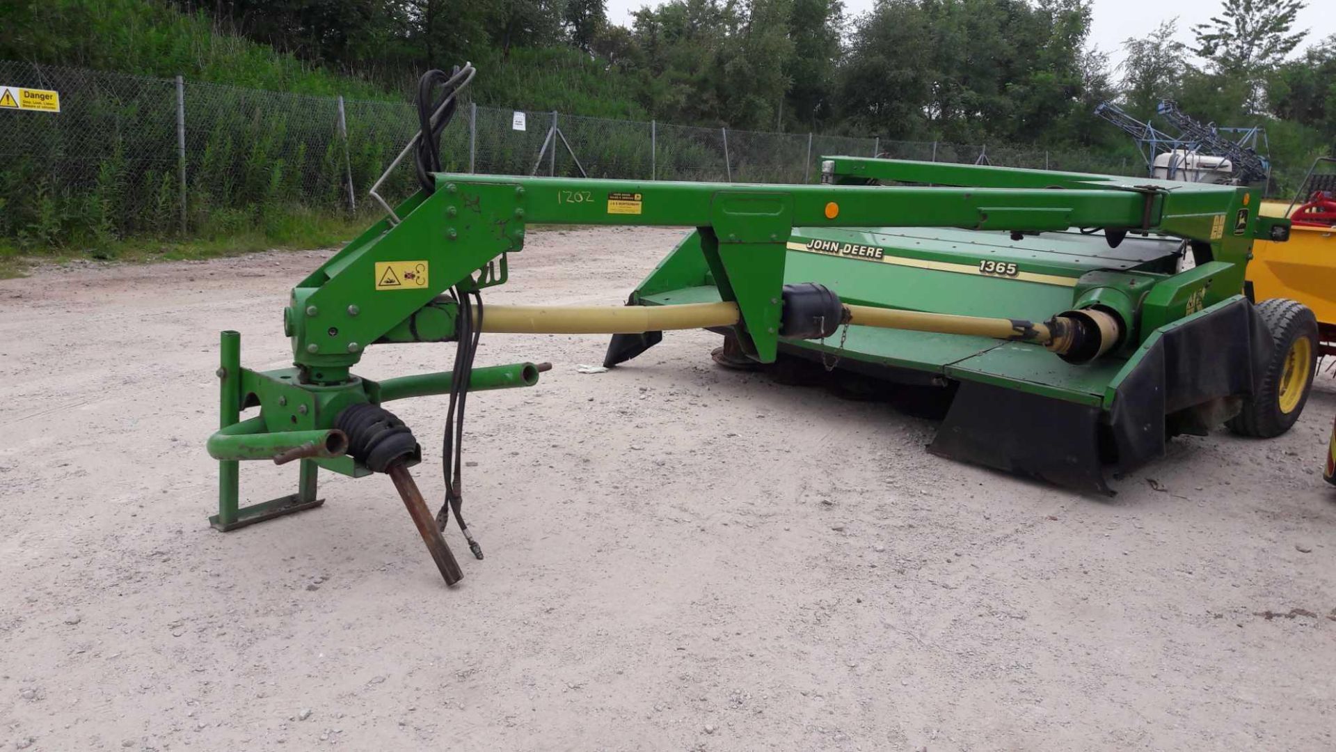 JOHN DEERE 1365 MOWER WITH PTO