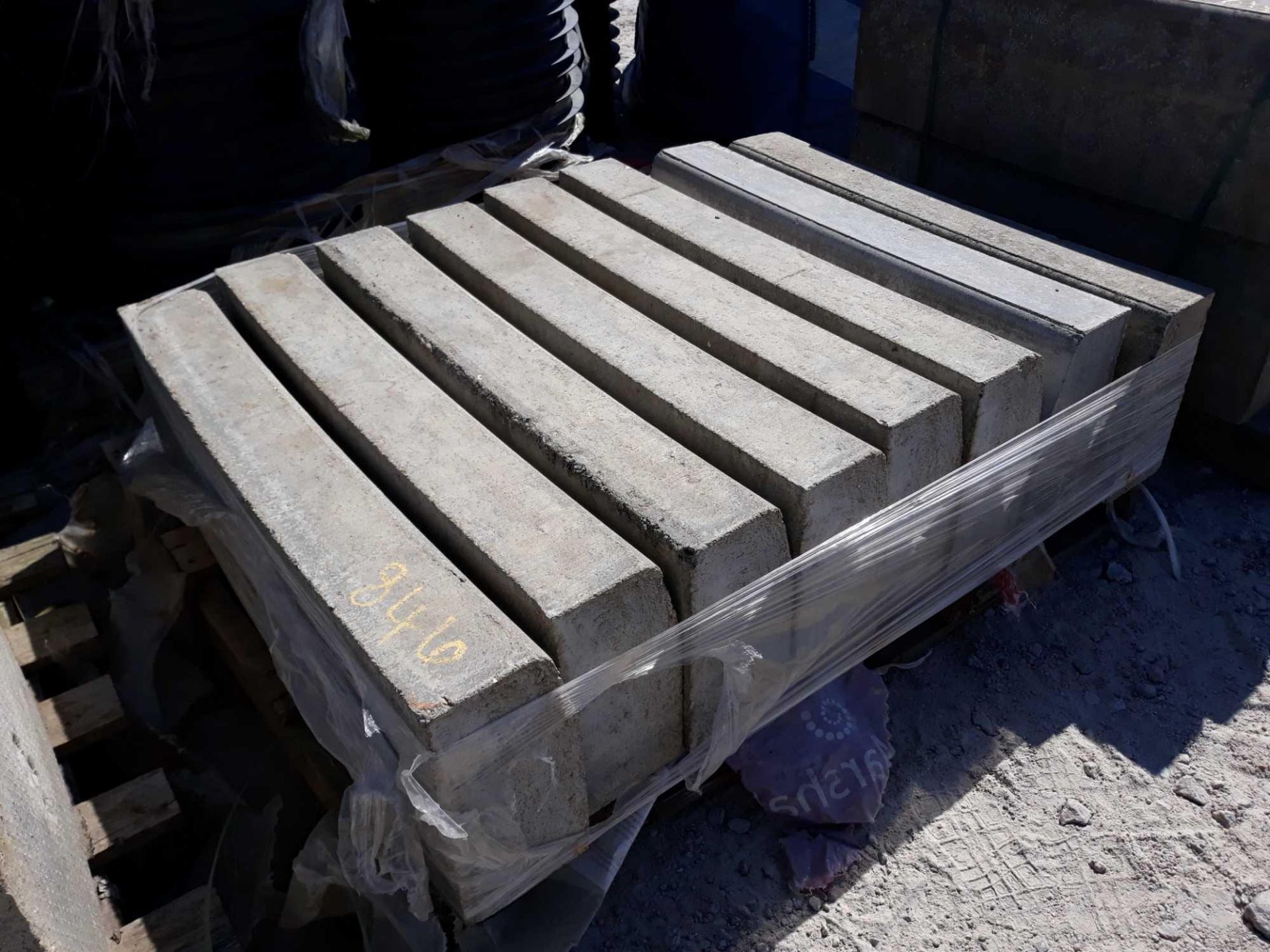 PALLET KERBS