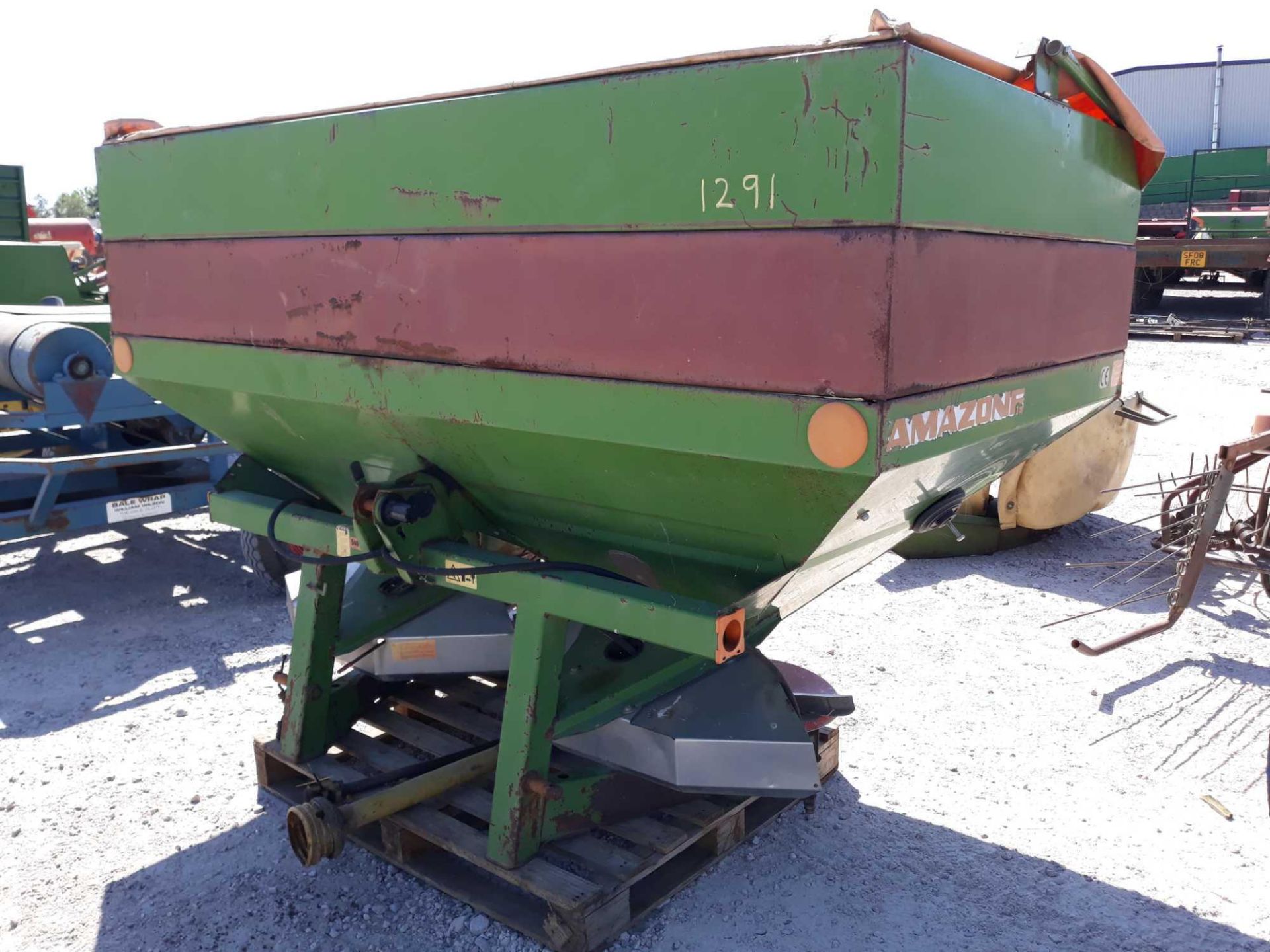 AMAZONE FERT SPREADER WITH PTO