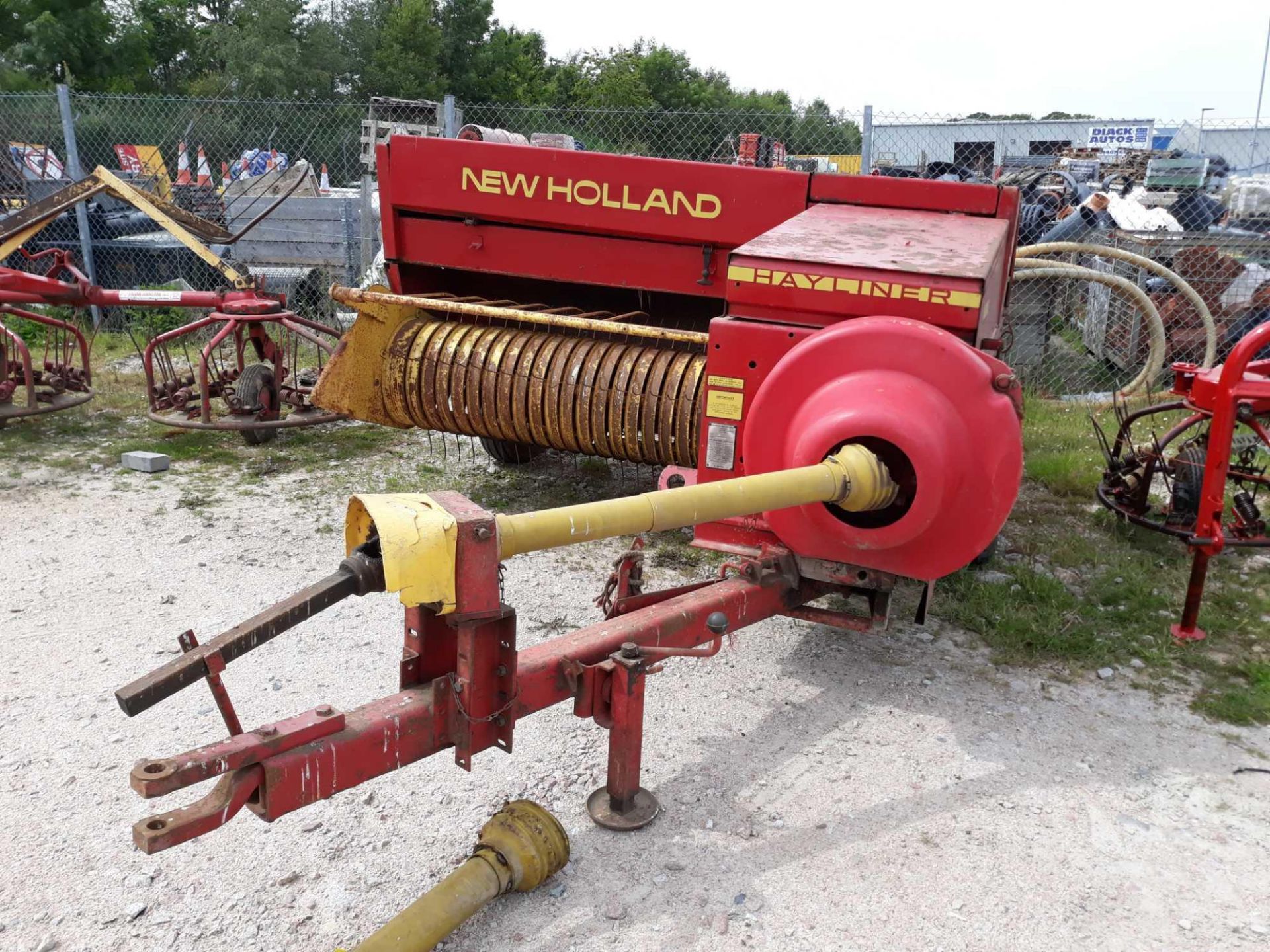 NEW HOLLAND 376 QUARE BALER WITH PTO