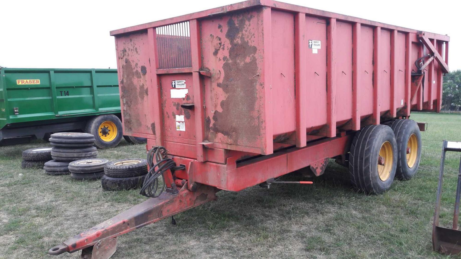 12 TON TRIFFIT TRAILER WITH SPRUNG D/BAR & HYDRAULIC DOOR