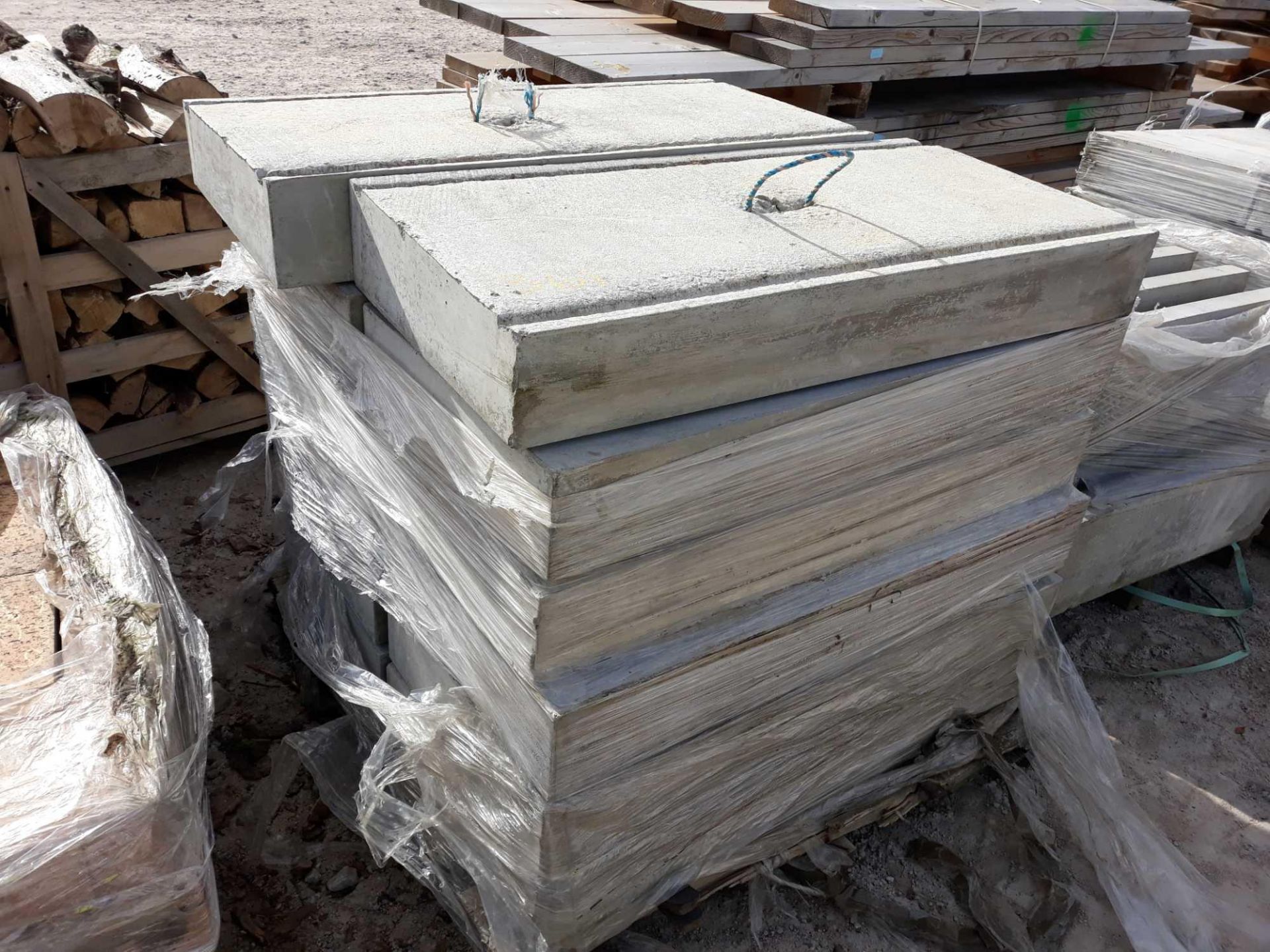 PALLET VARIOUS PRECAST