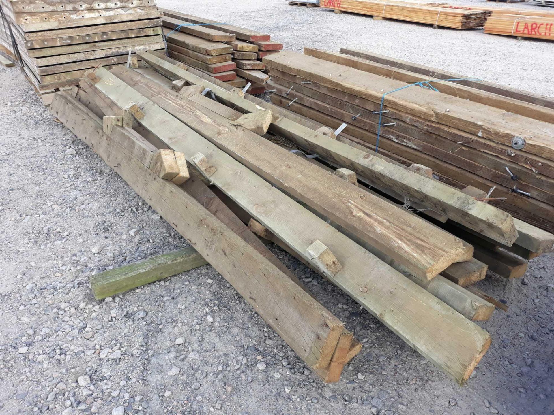 PALLET BATONS