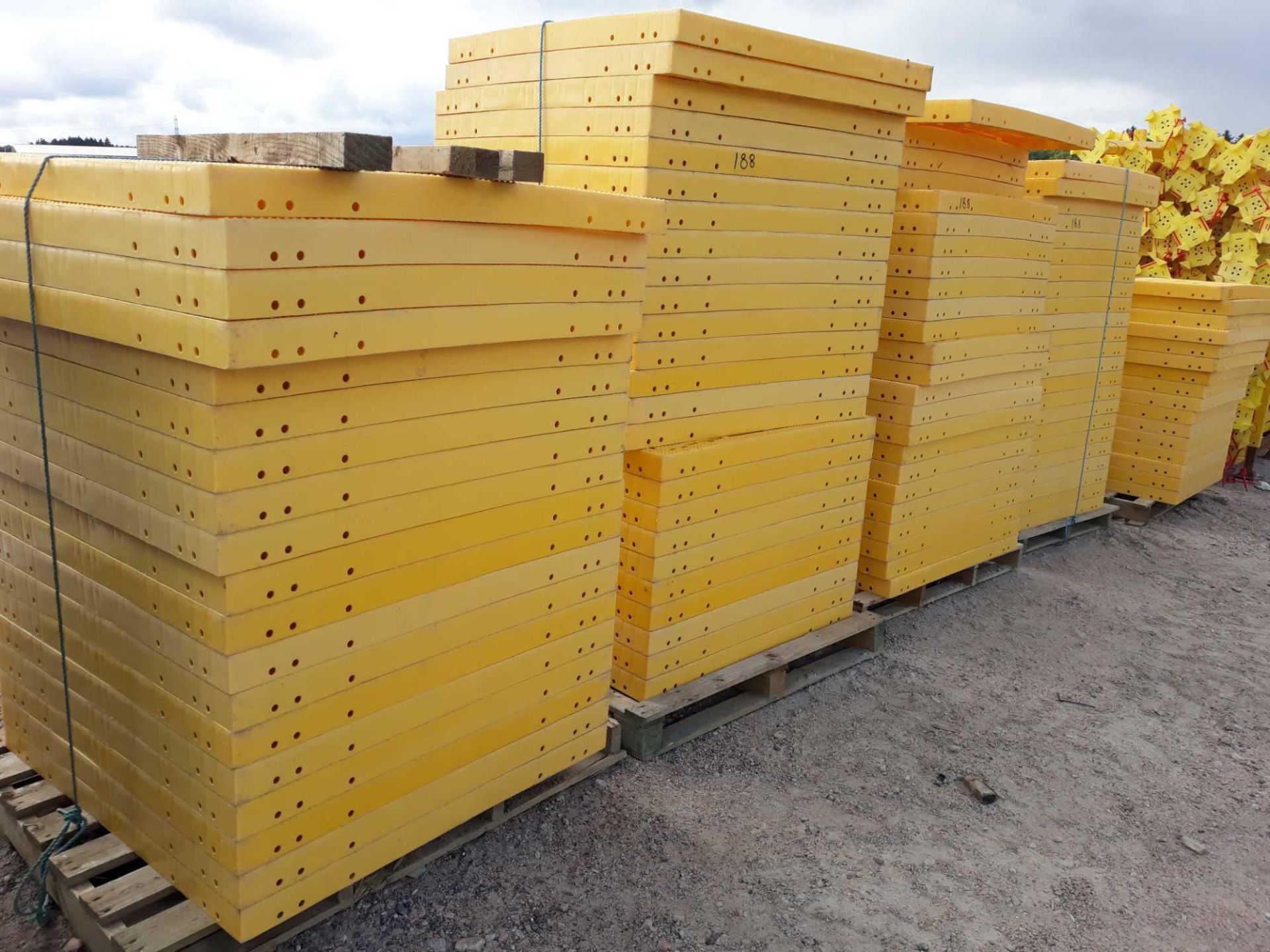 11 PALLETS, 3 STILLAGE TRAD SAFETY DECK