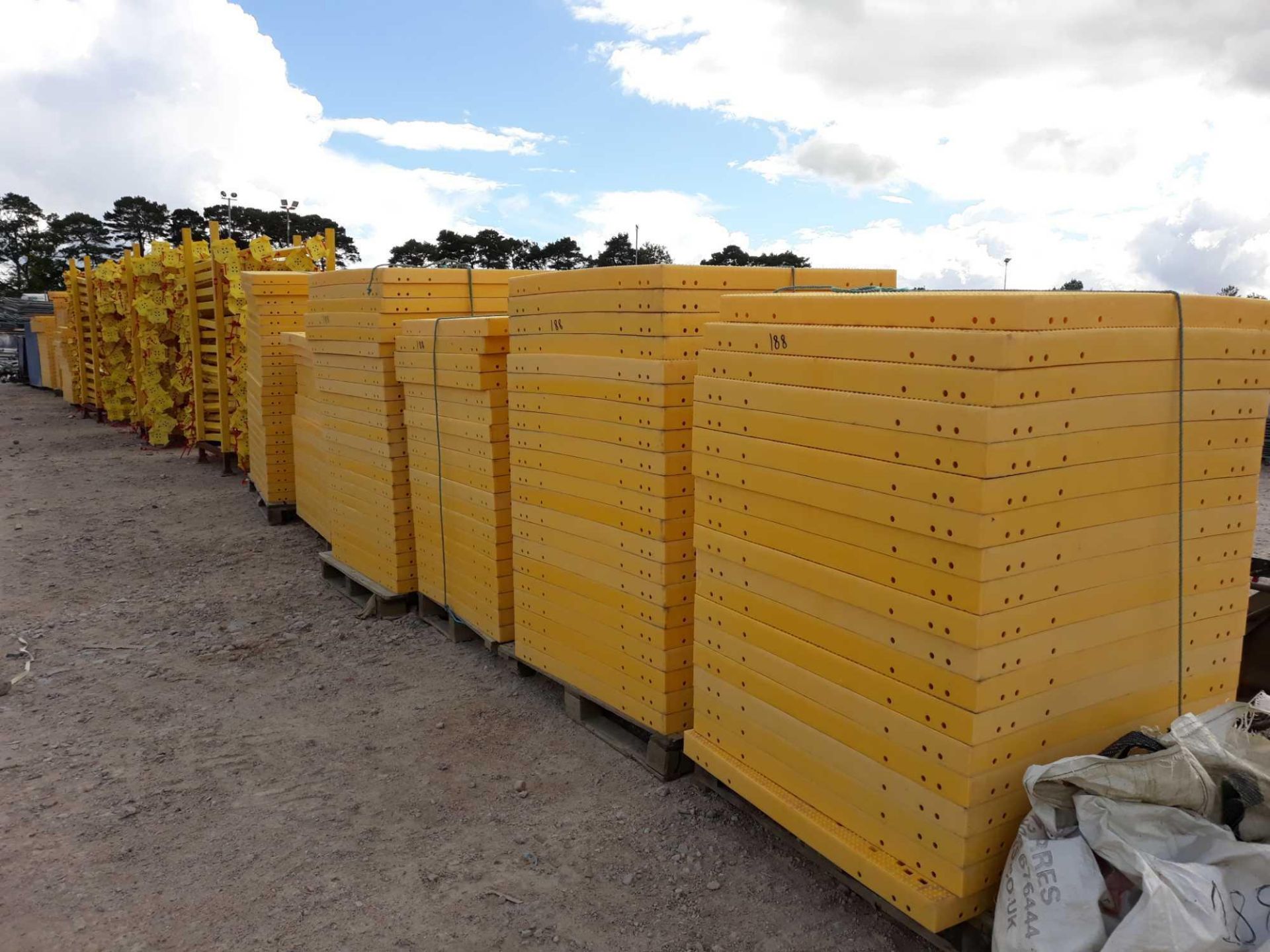 11 PALLETS, 3 STILLAGE TRAD SAFETY DECK - Image 4 of 5