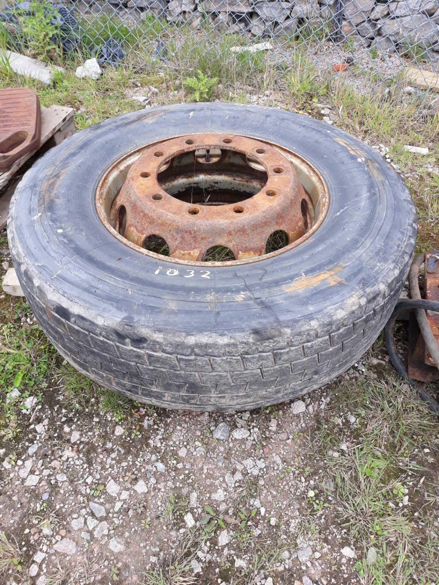 LORRY WHEEL & TYRE