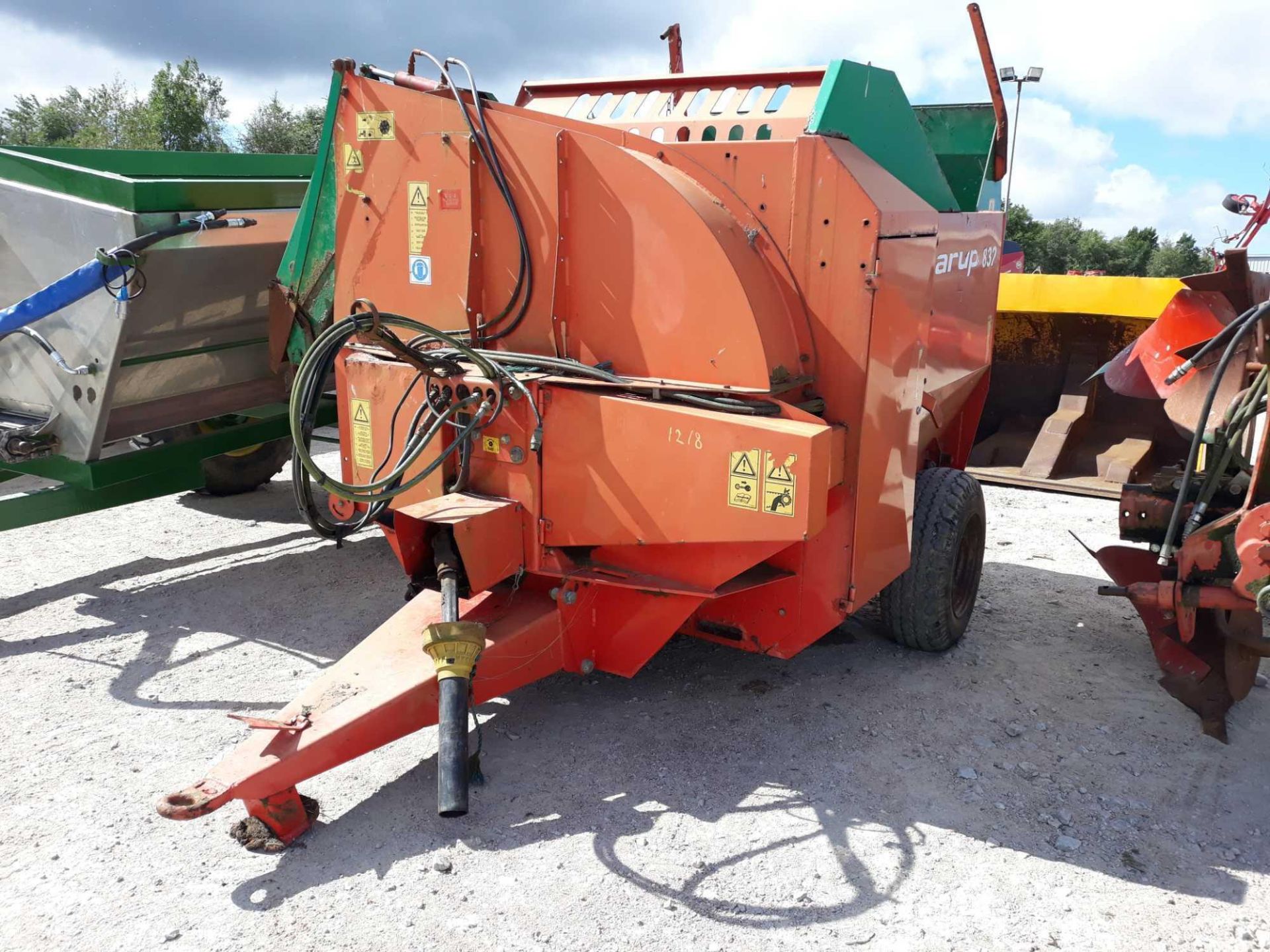 TAARUP STRAW CHOPPER WITH PTO & C/BOX IN P/CABIN