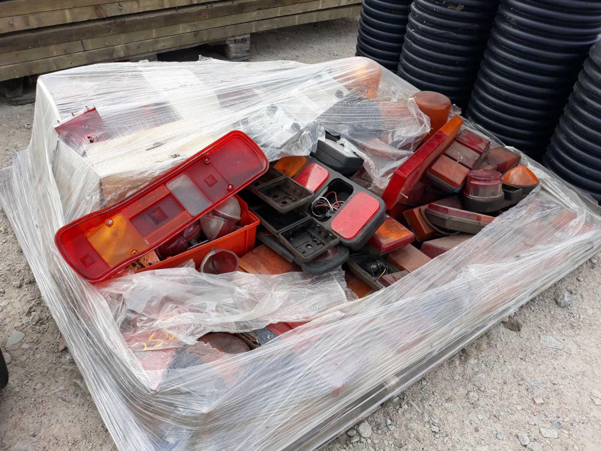 PALLET OF TRUCK LIGHTS