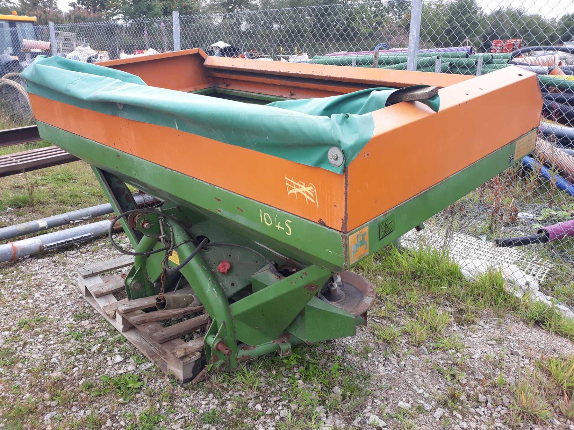 AMAZONE FERT SPREADER WITH PTO