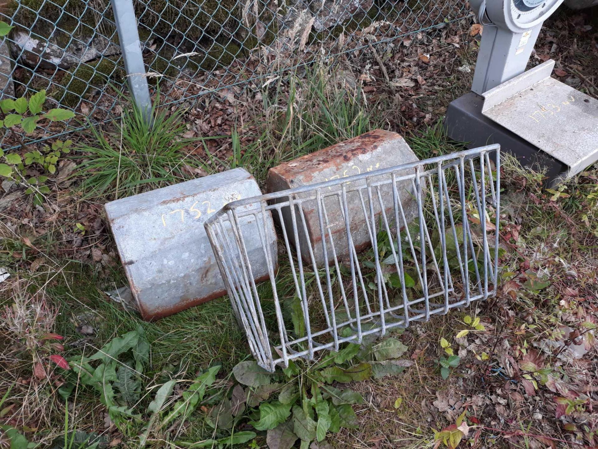 HAY RACK & 2 HAY FEEDERS