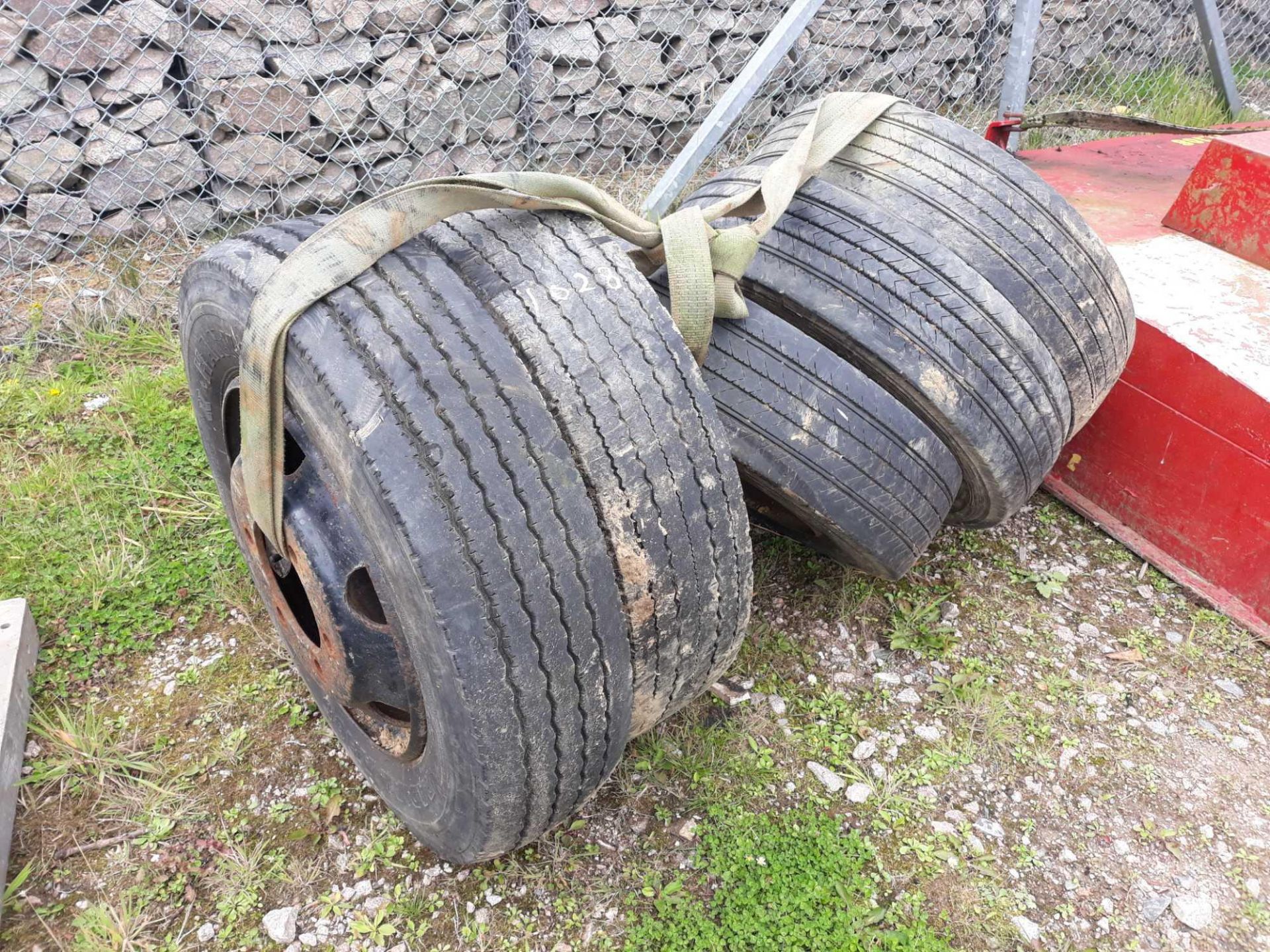 5 LORRY WHEELS & TYRES