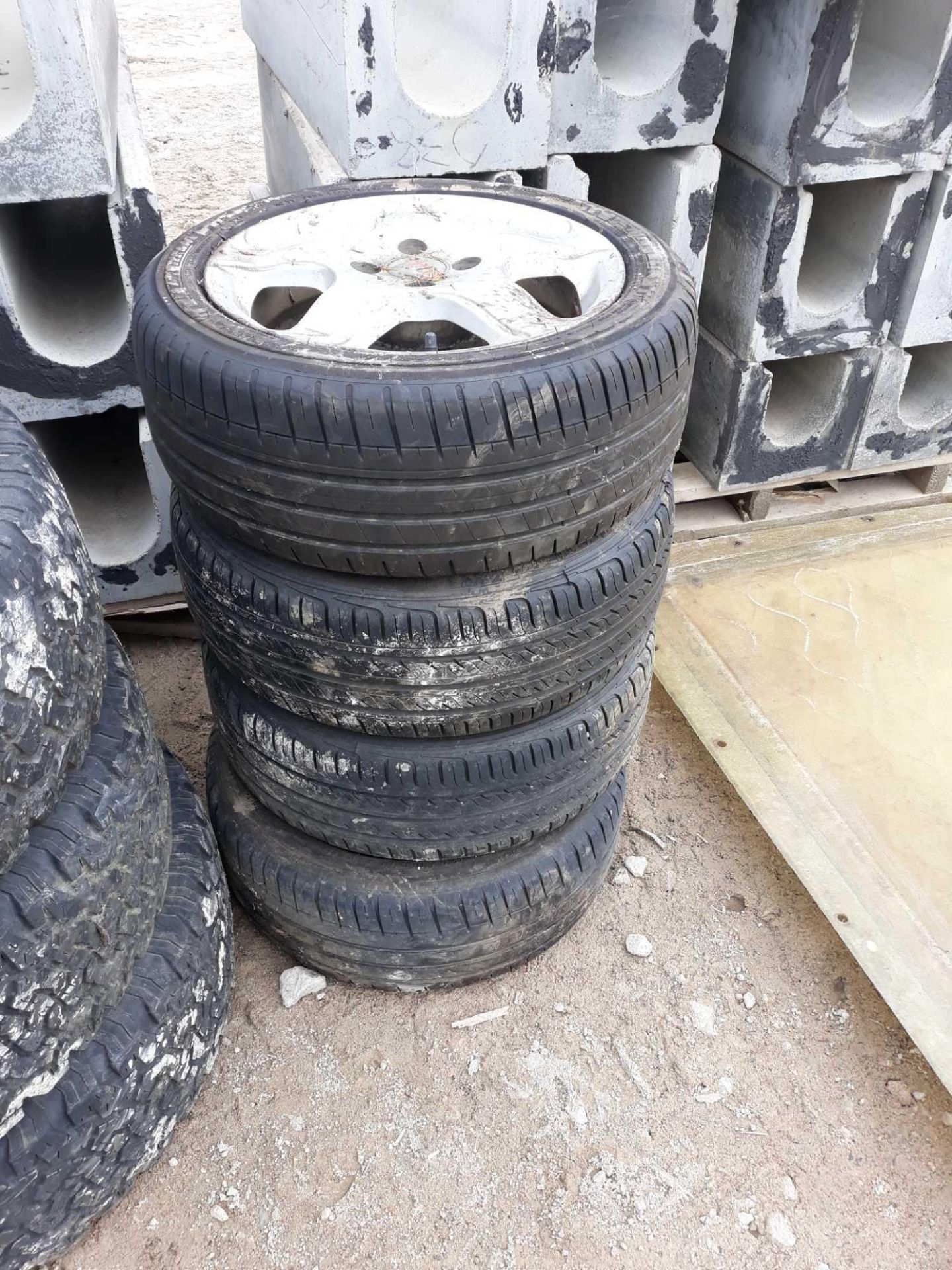 195/50r15" ALLOYS WHEELS AND TYRES