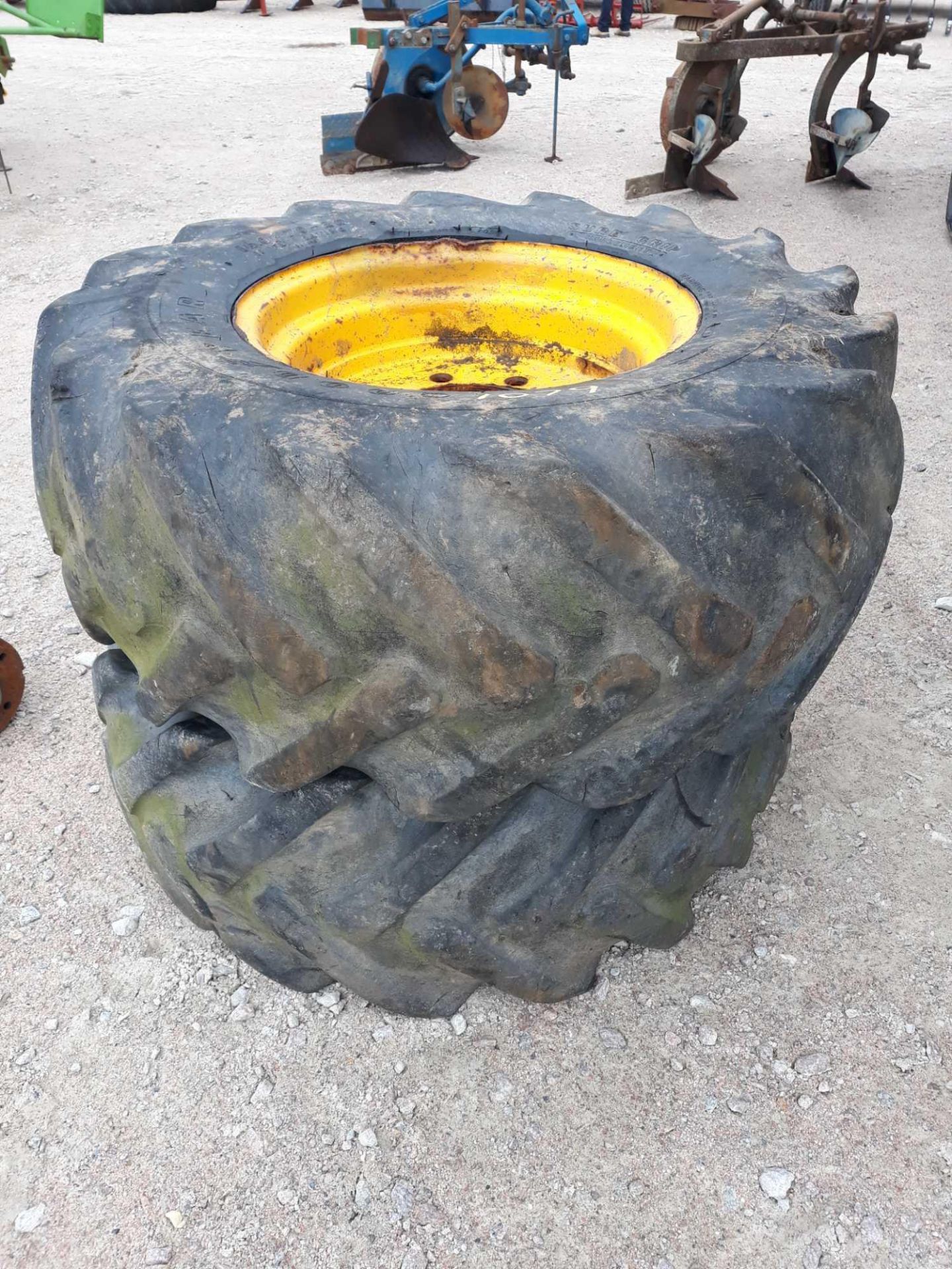 2 WHEELS & TYRES FOR JCB DIGGER