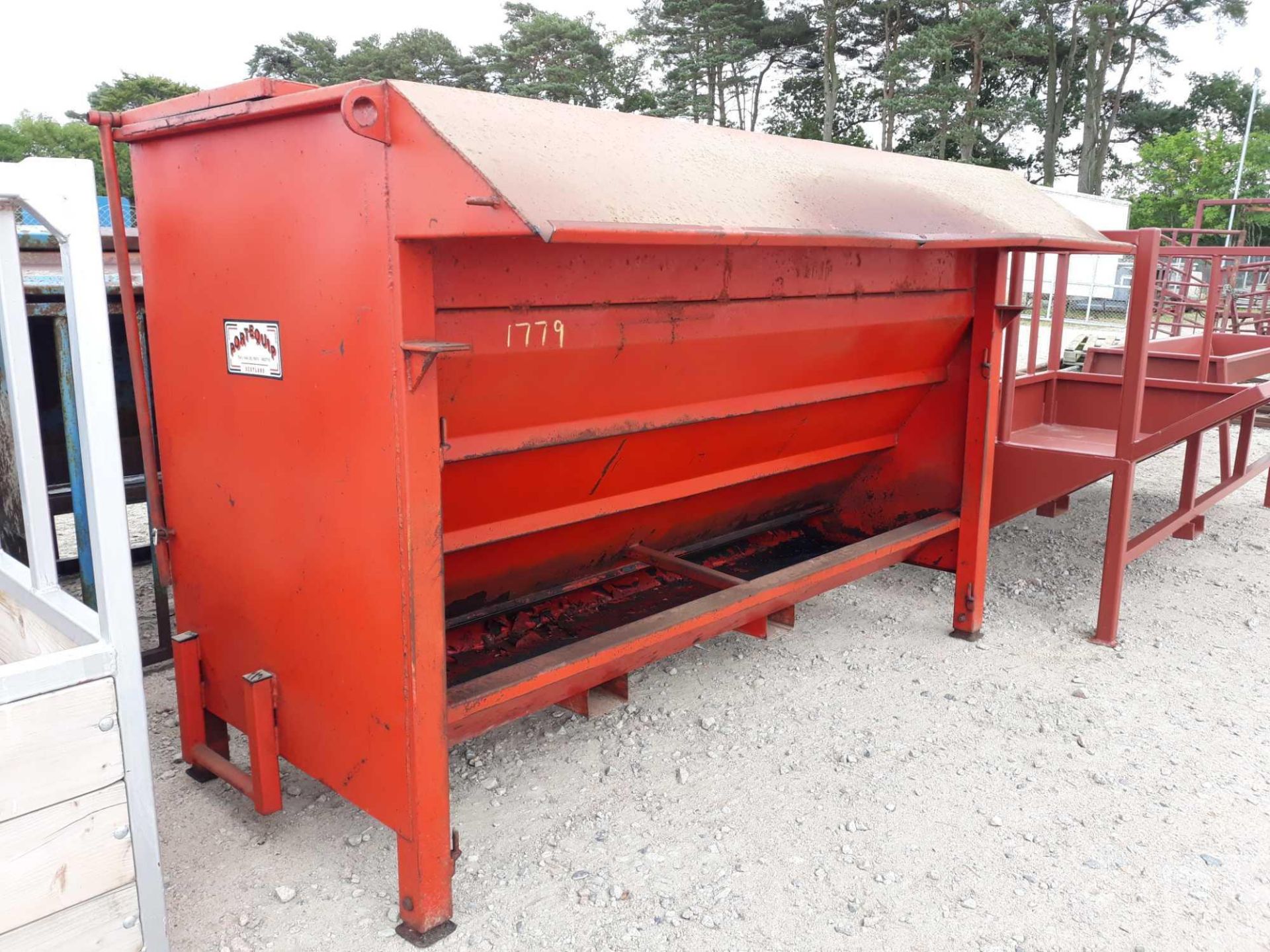 PORTEQUIP CATTLE CREEP FEEDER