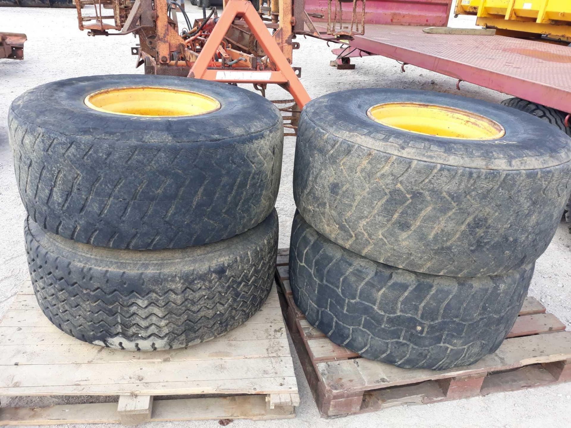 4 LORRY WHEELS & TYRES