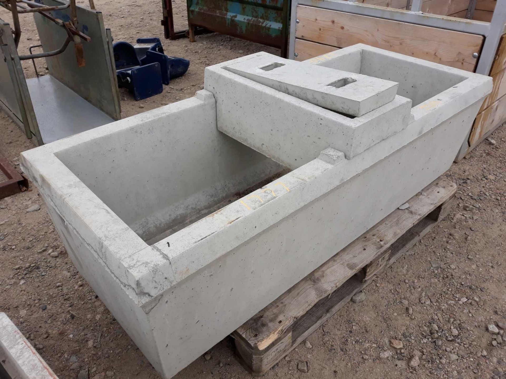 1 CEMENT TROUGH