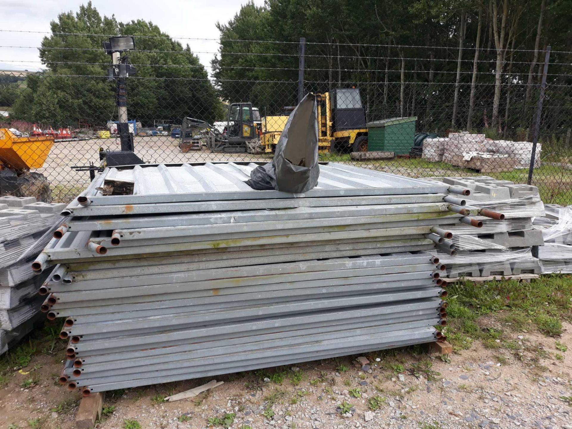 23 APPROX STEEL SHEET FENCE PANELS AND 2 LOTS FEET